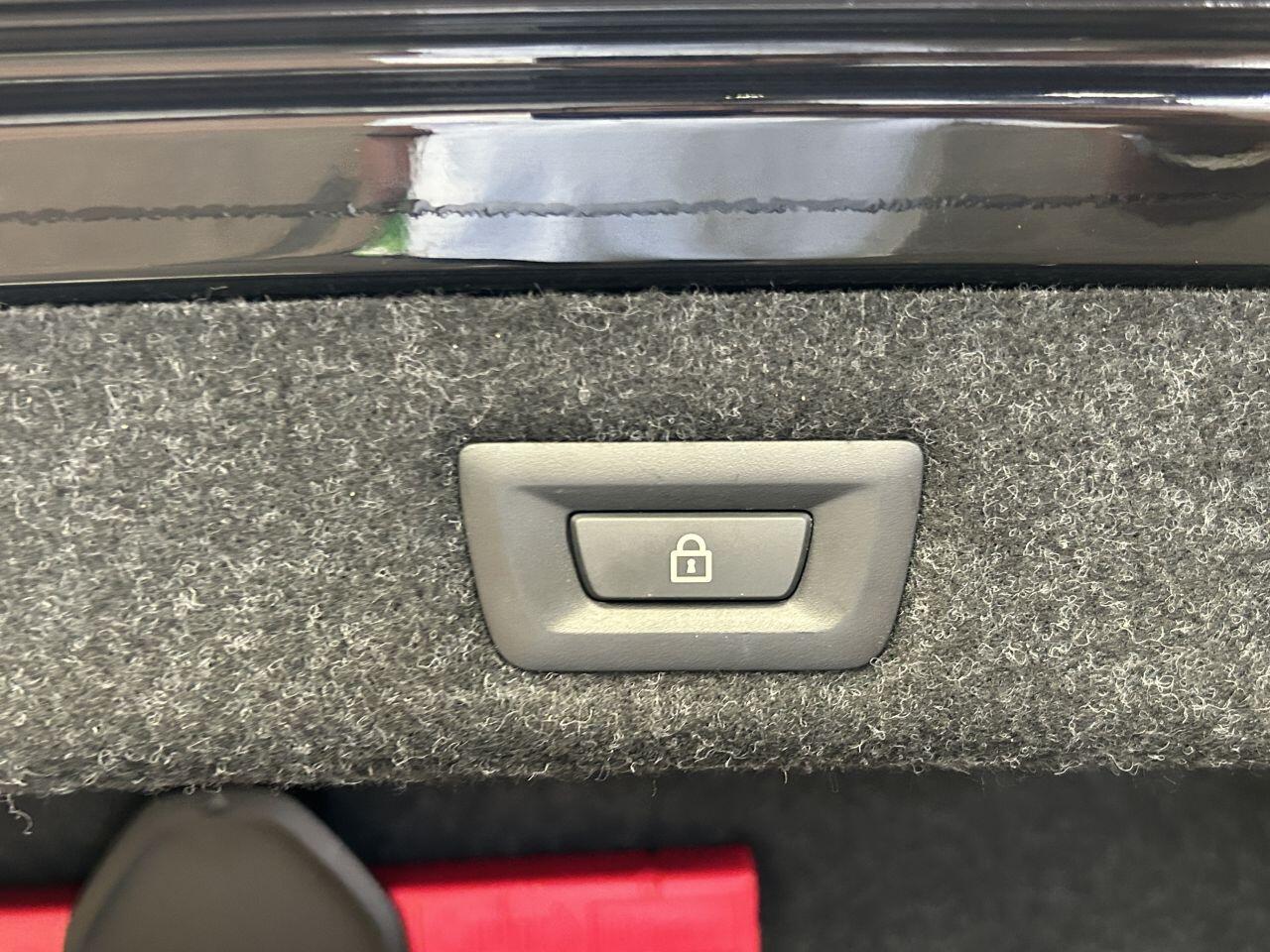 BMW 5 Series view 24