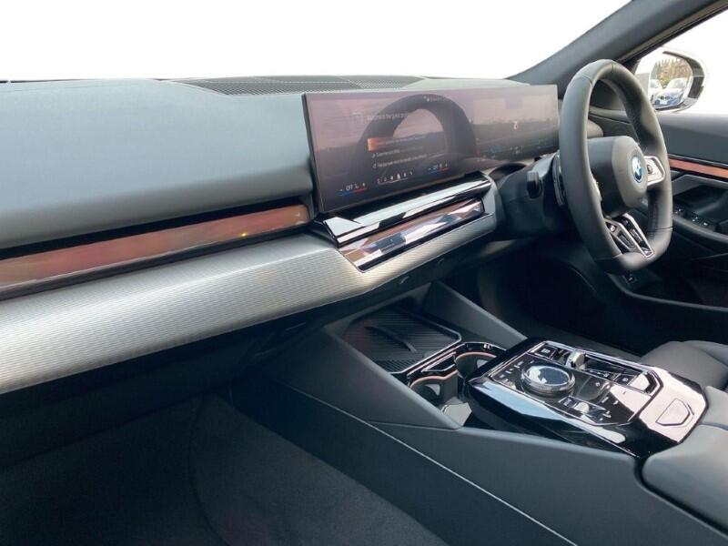 BMW 5 Series view 7