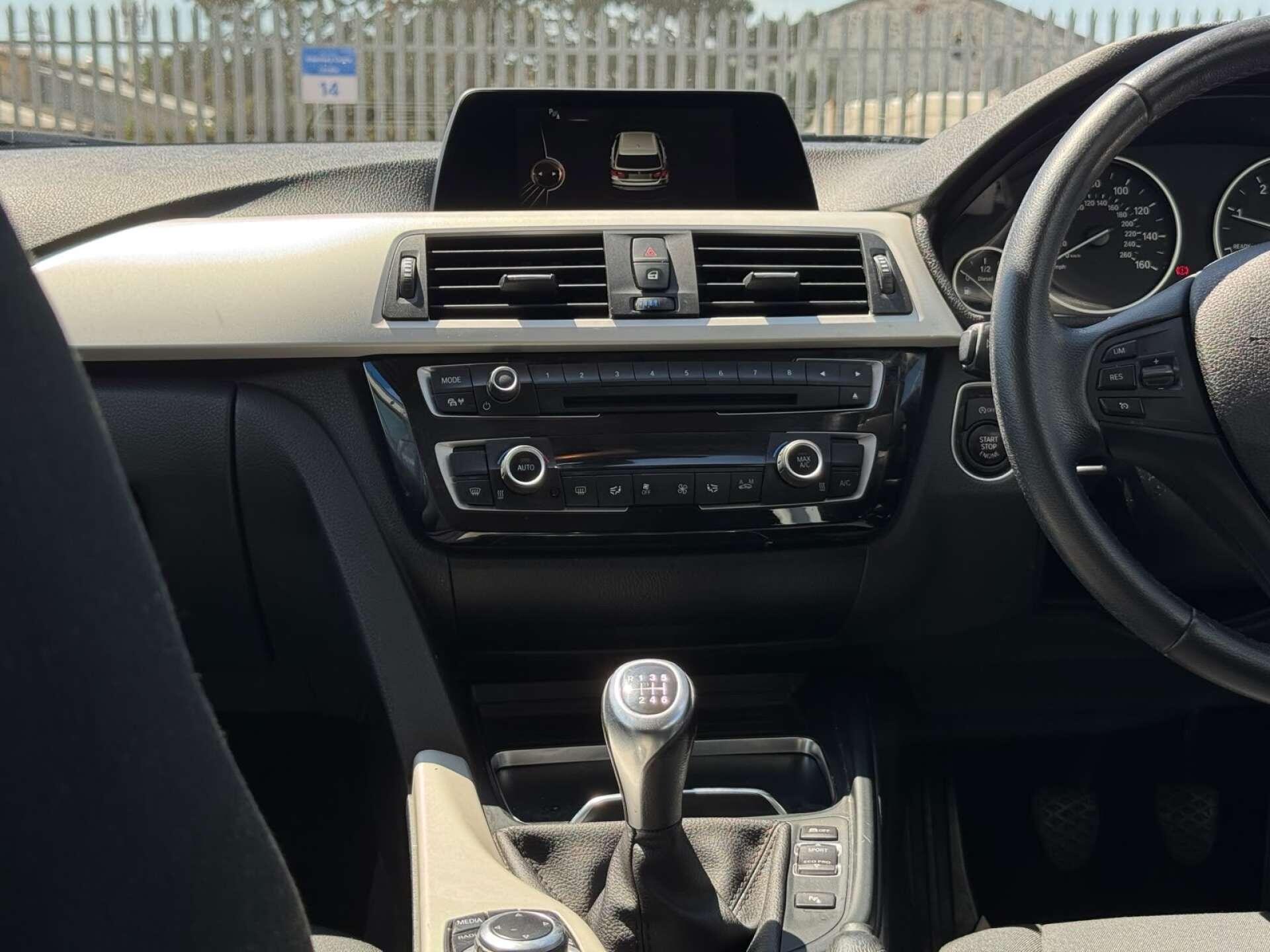 BMW 3 Series view 52