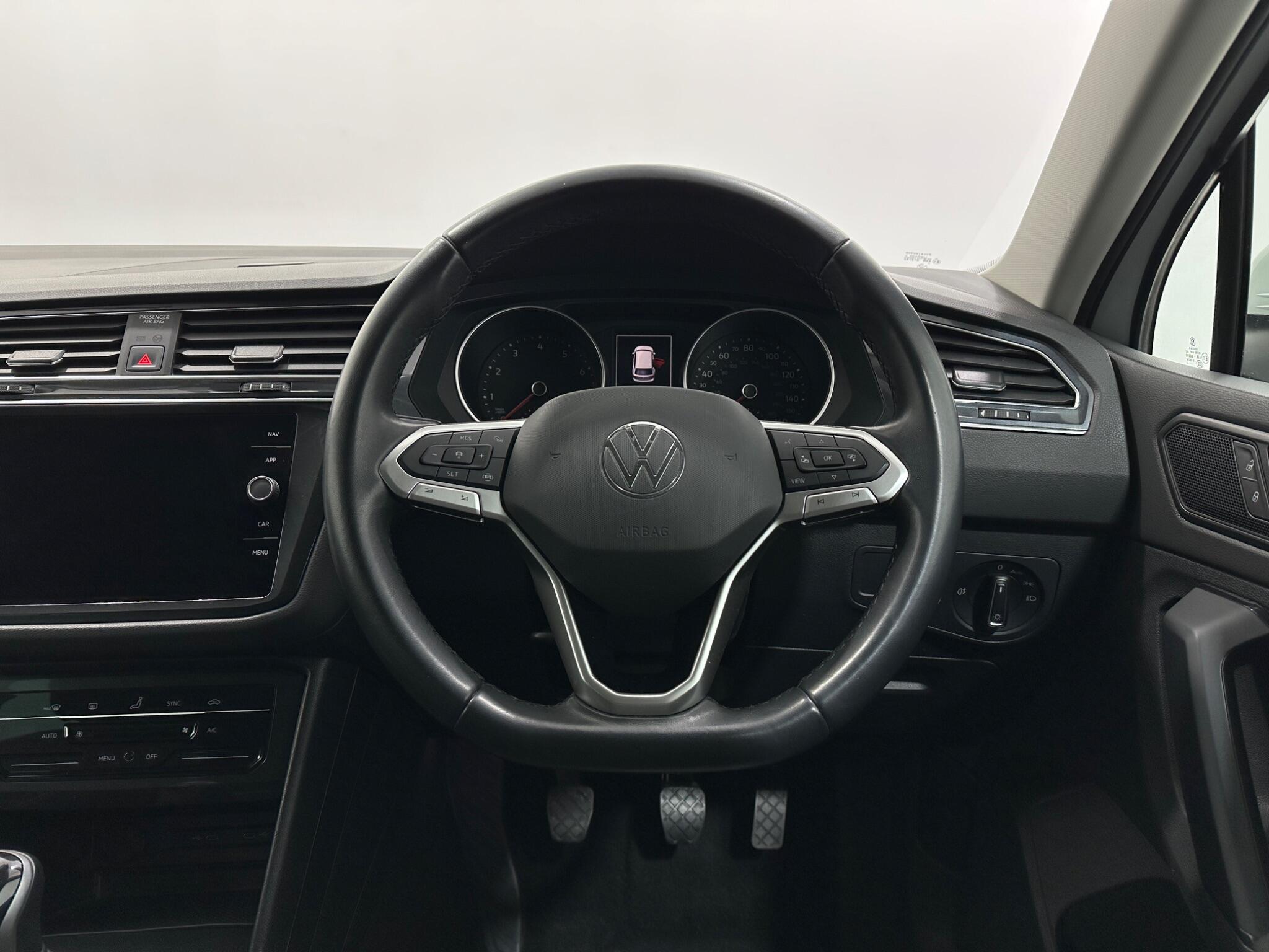 Volkswagen Tiguan view 12