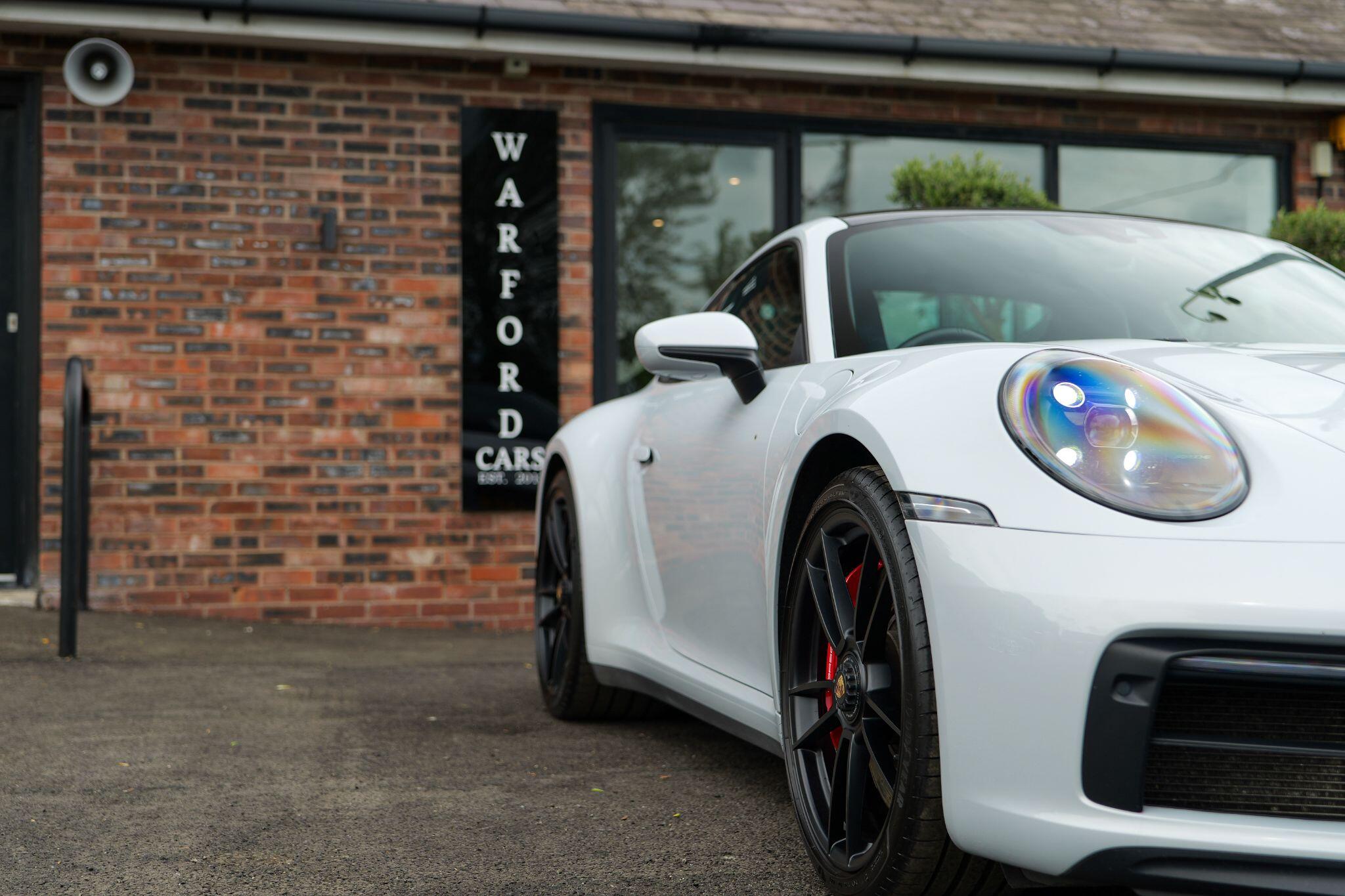 Porsche 911 view 8