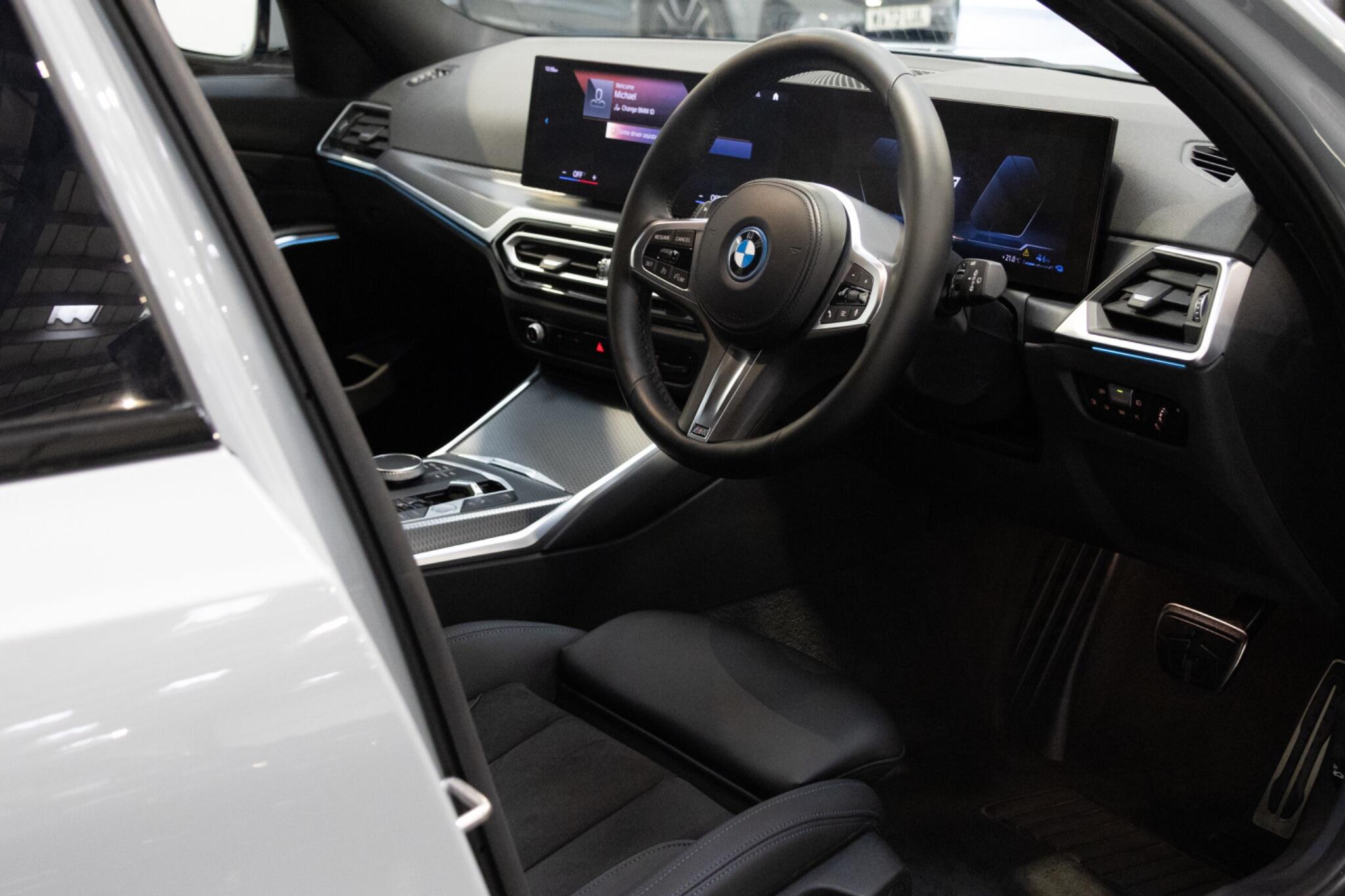 BMW 3 Series view 15