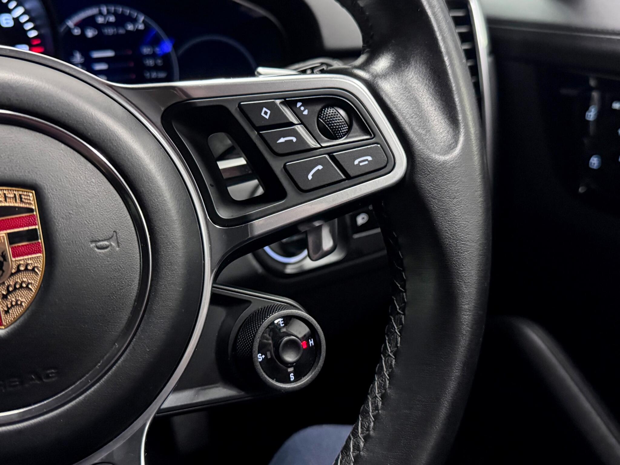Porsche Cayenne view 13
