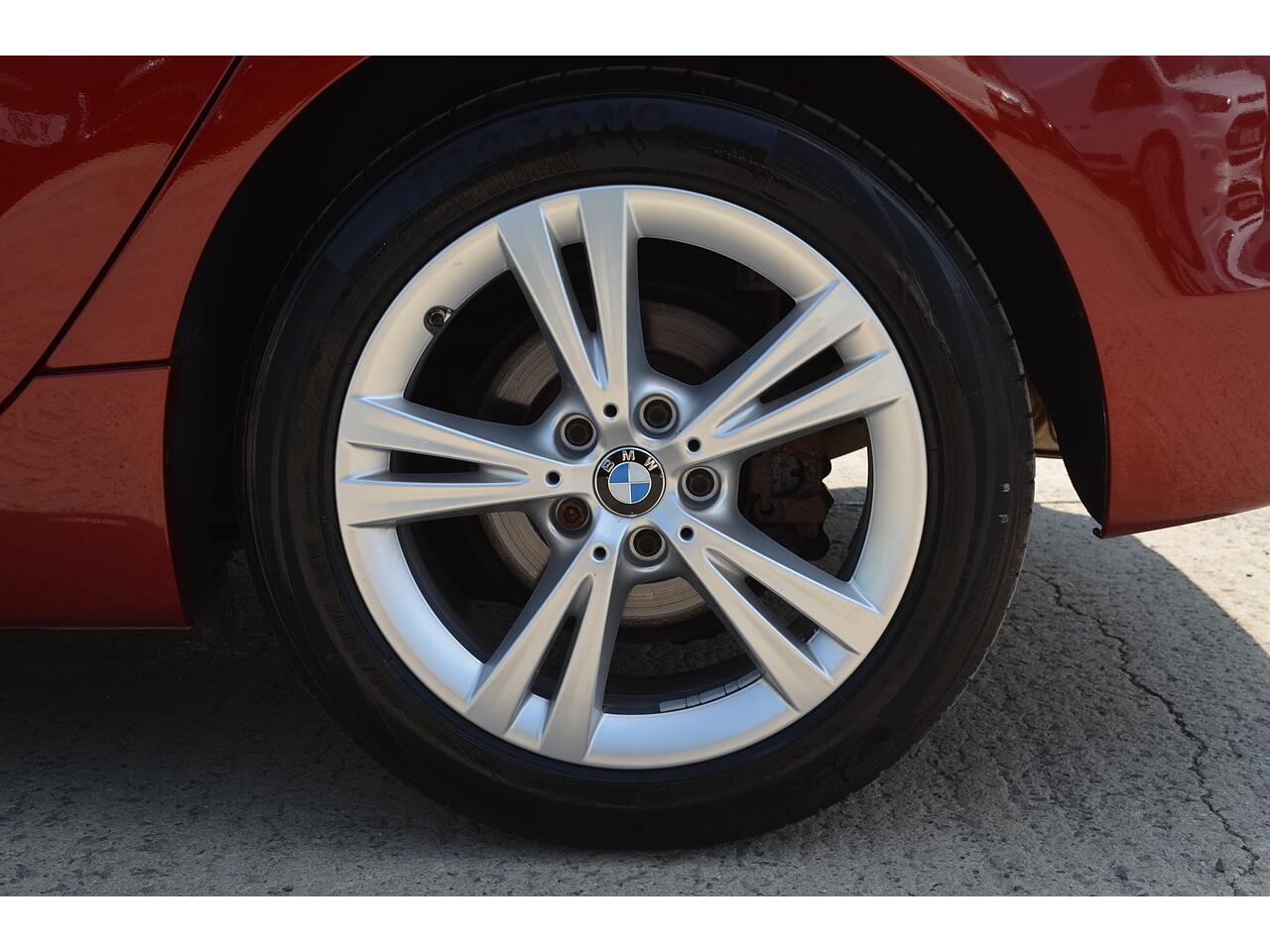 BMW 2 Series view 40