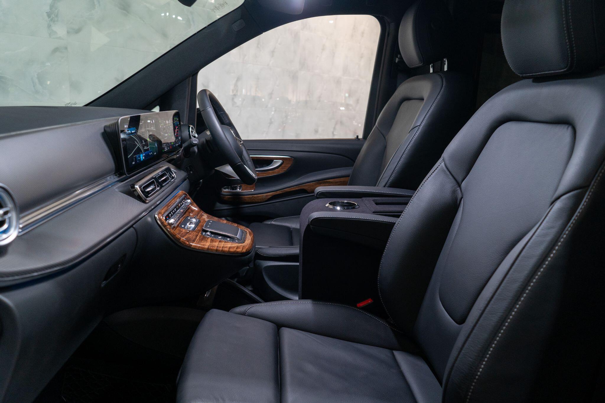 Mercedes-Benz V-Class view 13