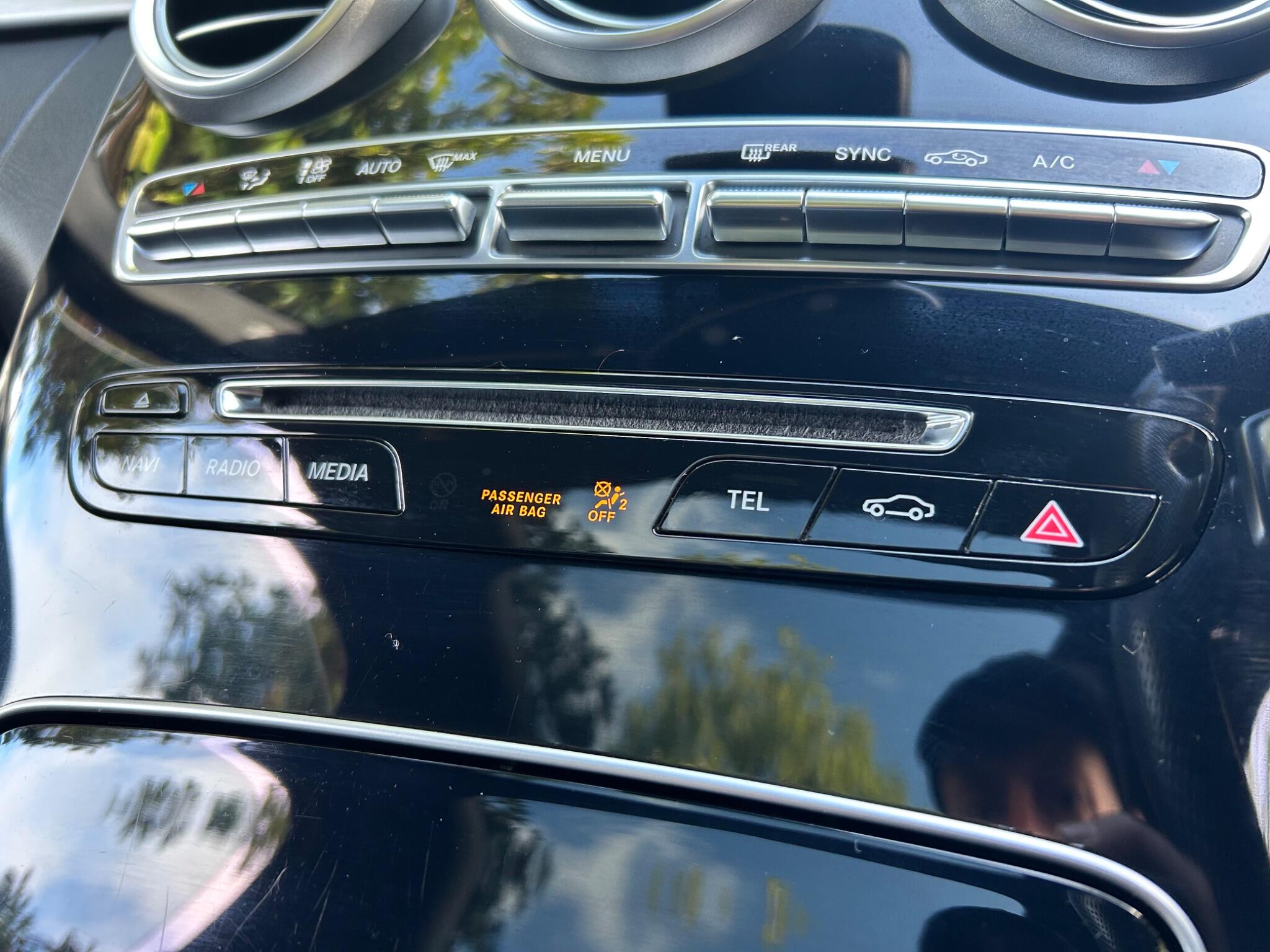 Mercedes-Benz C-Class view 32