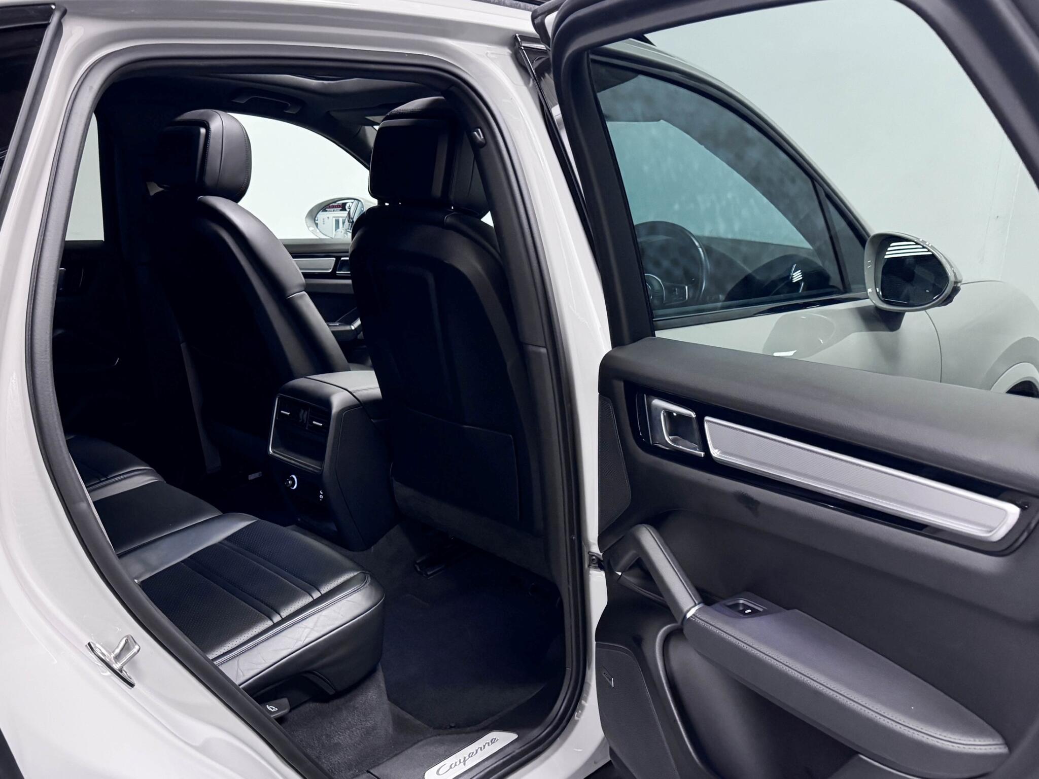 Porsche Cayenne view 28