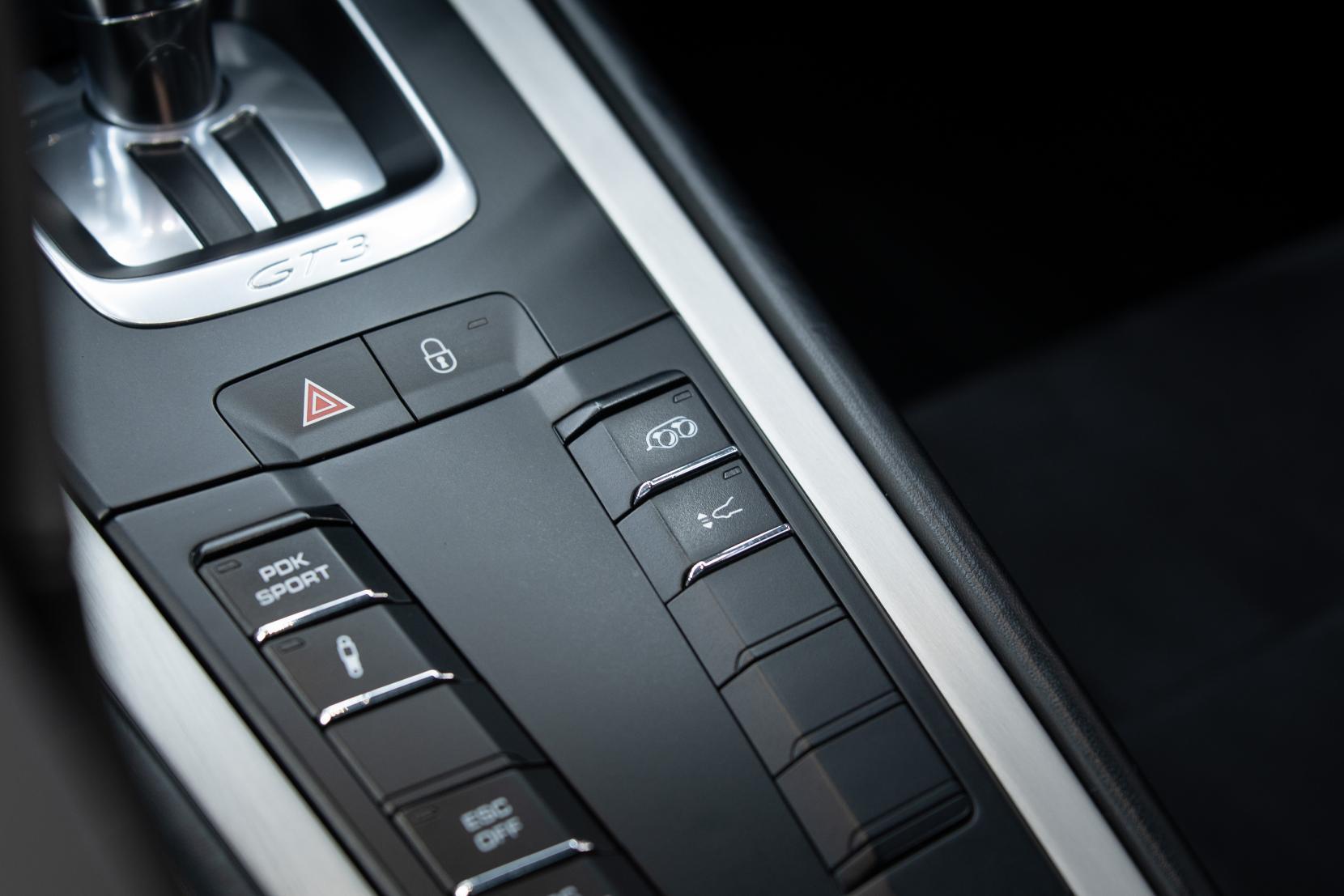 Porsche 911 view 16