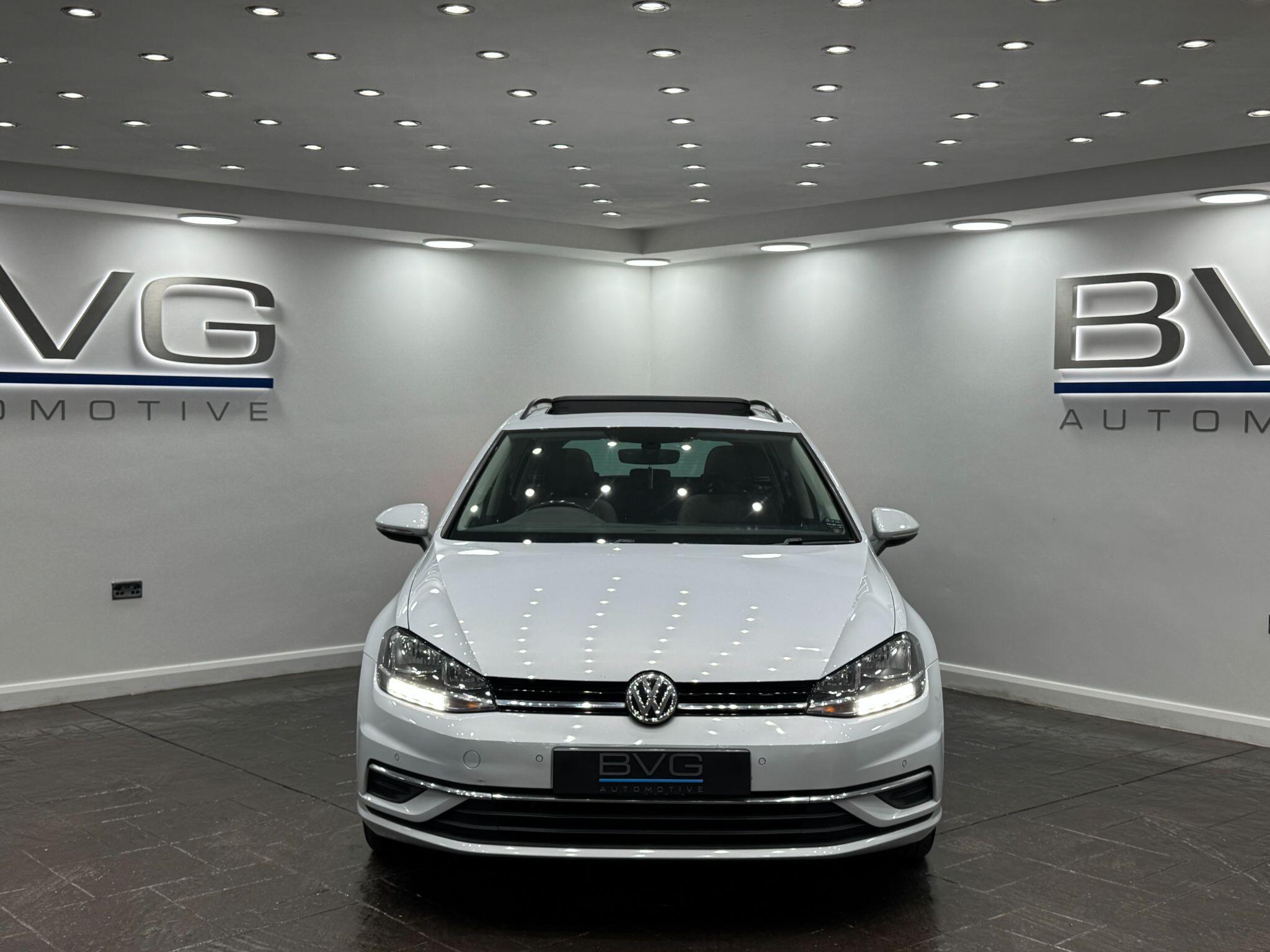 Volkswagen Golf view 4