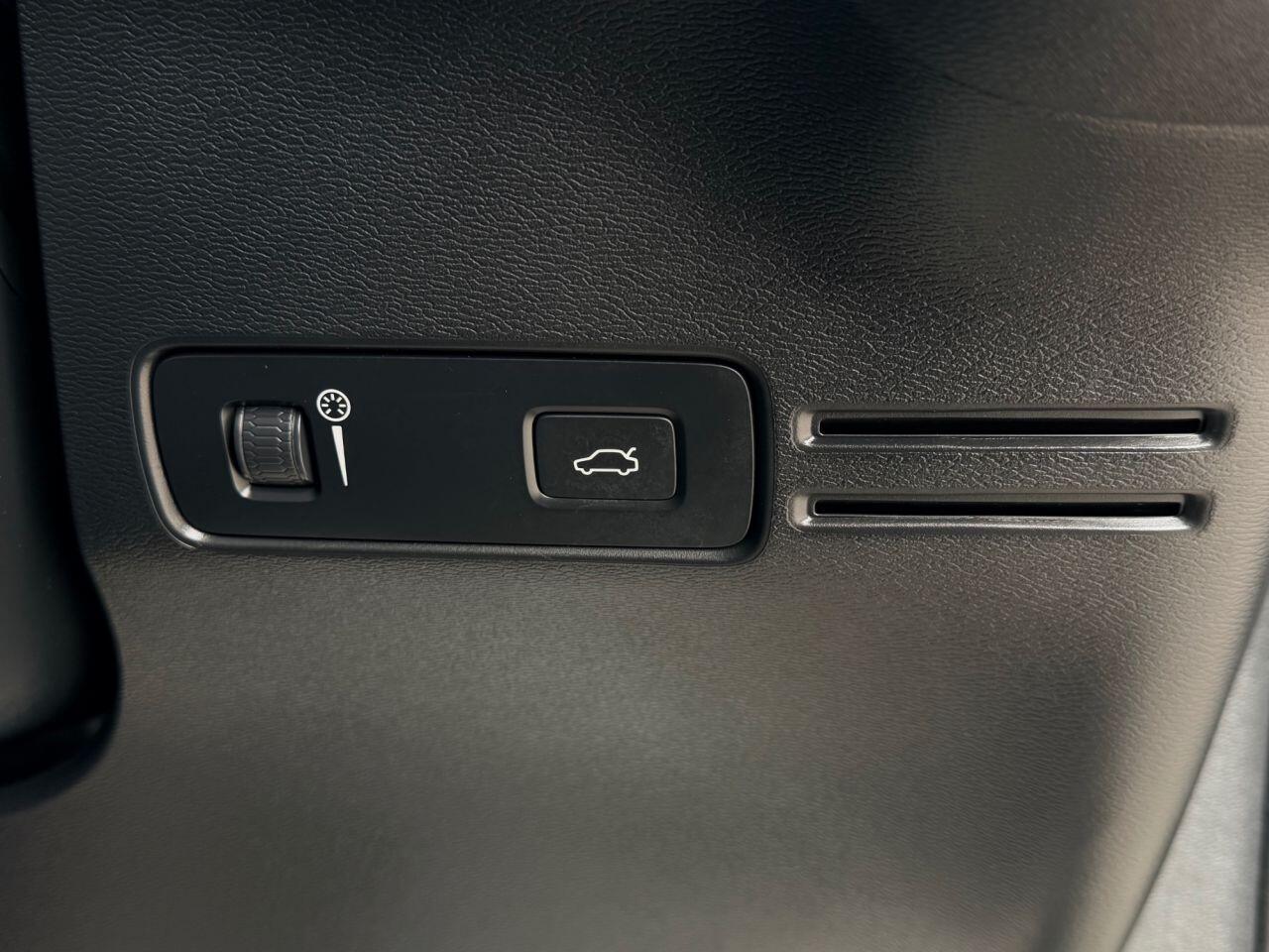 Volvo XC40 view 31