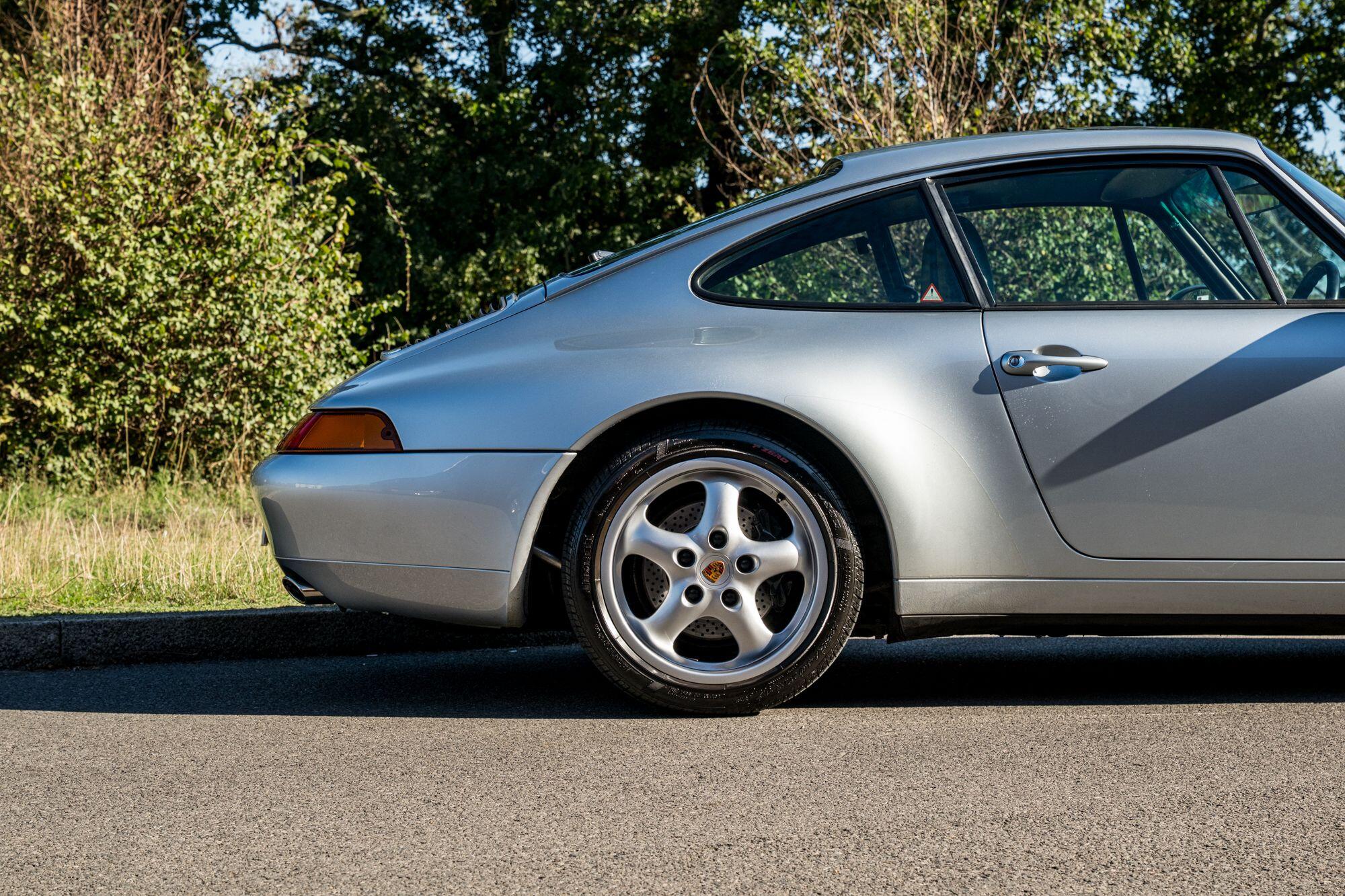Porsche 911 view 31