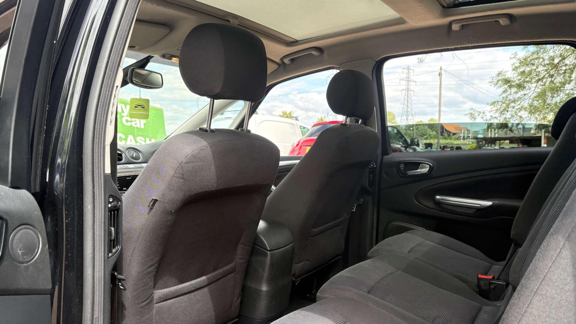 Ford S-Max view 14