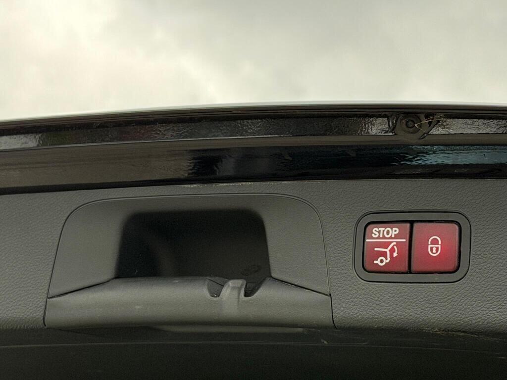 Mercedes-Benz GLC view 24