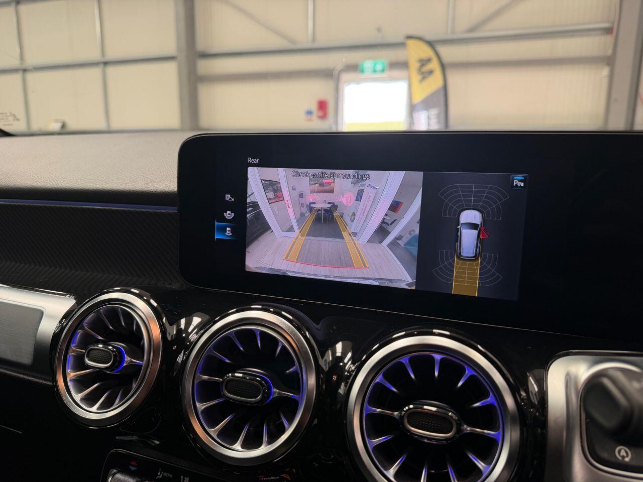 Mercedes-Benz GLB view 14