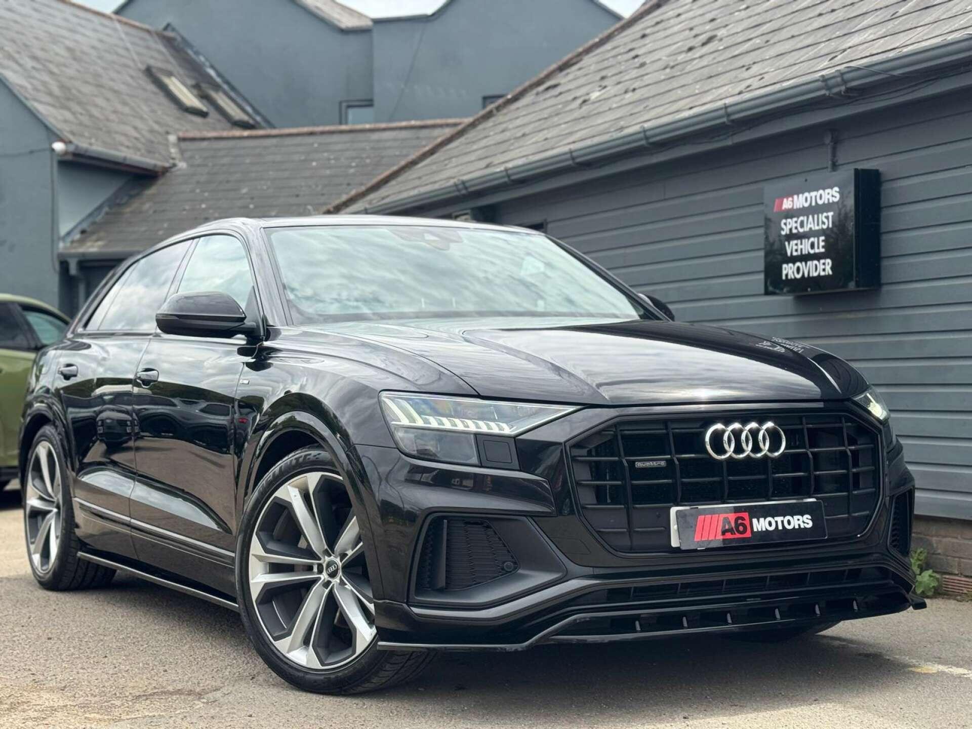 Audi Q8 view 3