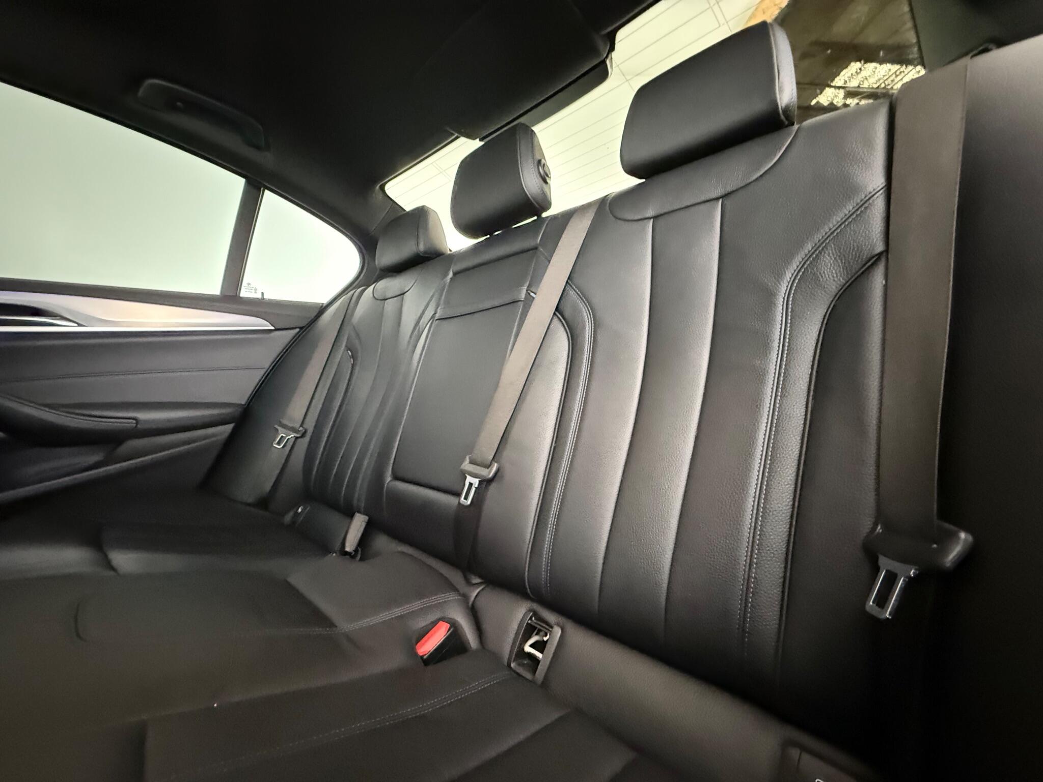 BMW 5 Series view 36