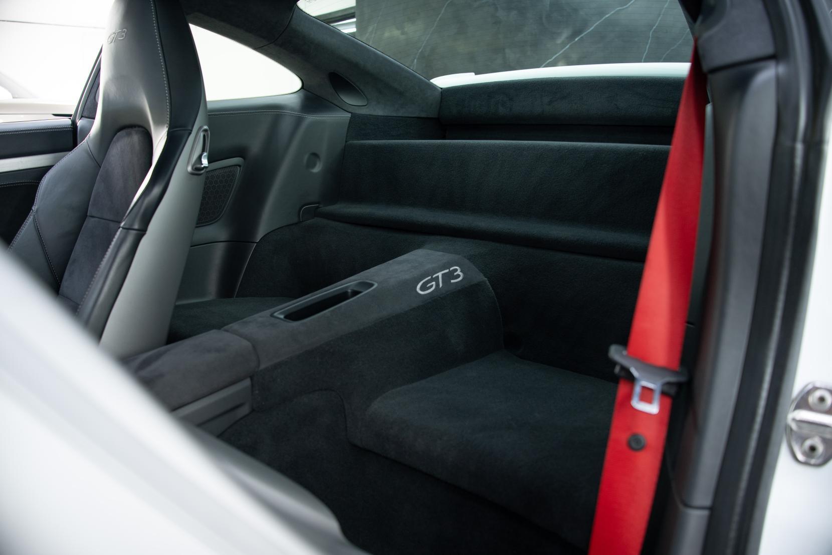 Porsche 911 view 19