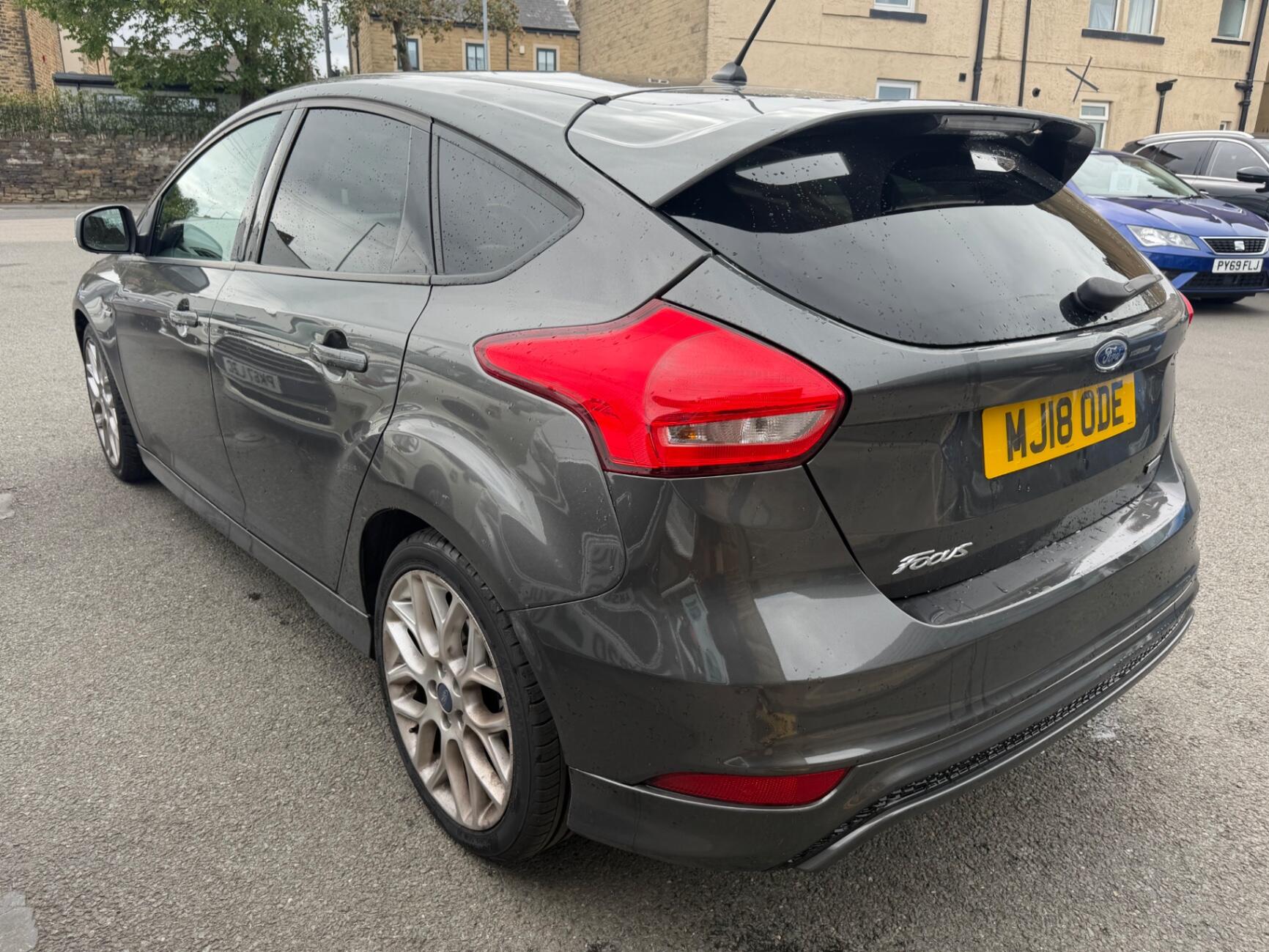 Ford Focus view 8