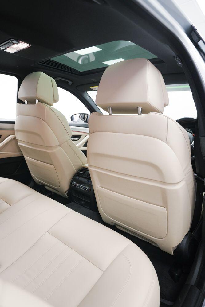 BMW M5 view 17