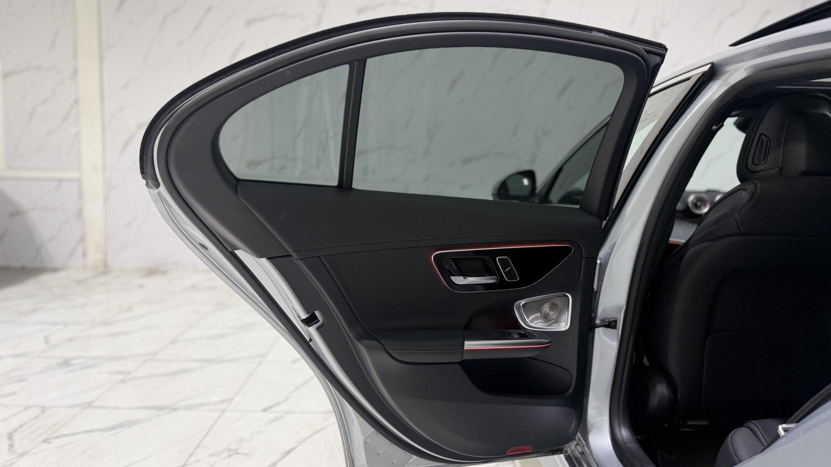 Mercedes-Benz C-Class view 26