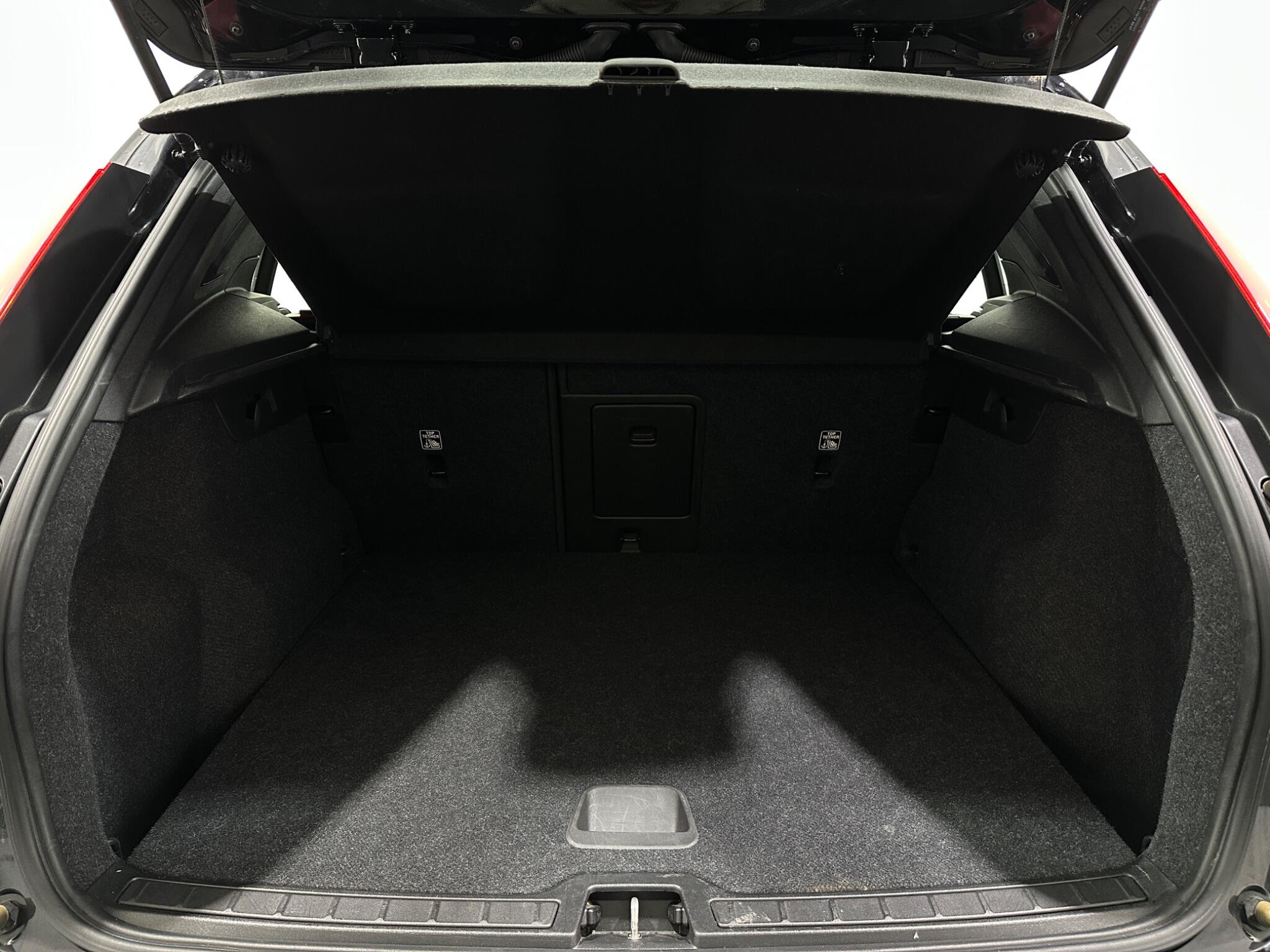 Volvo XC40 view 44
