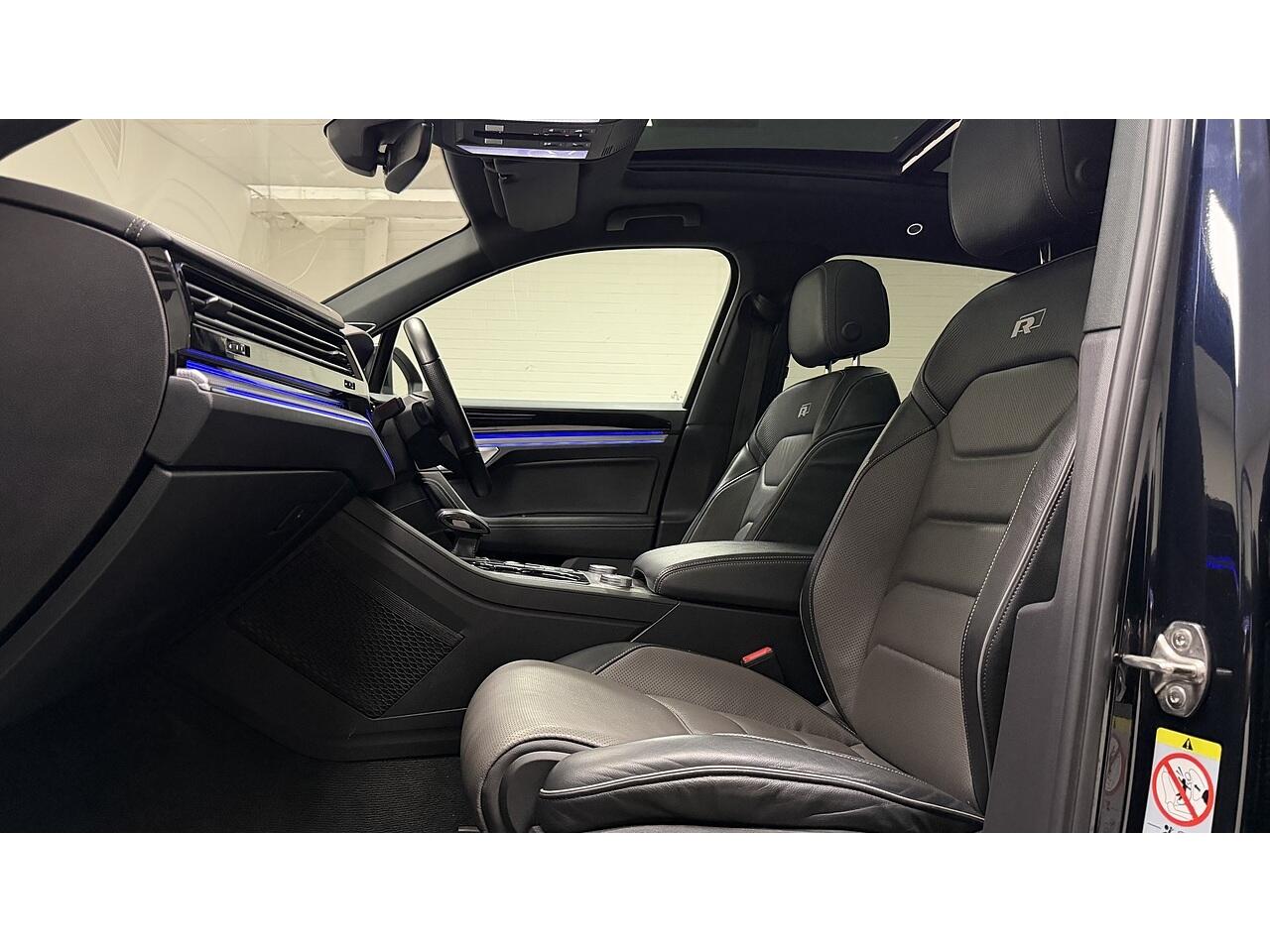 Volkswagen Touareg view 18