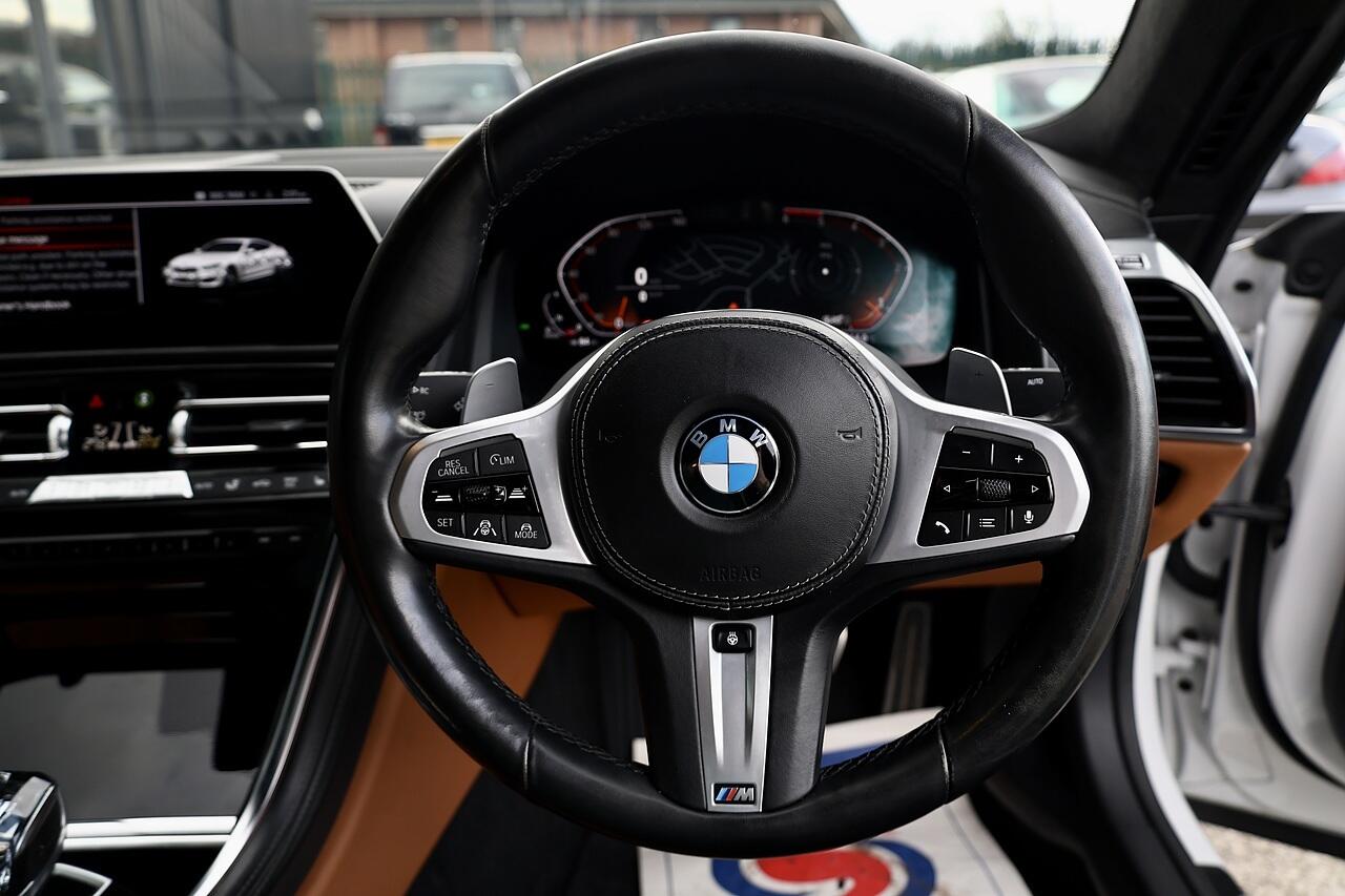BMW 8 Series view 26