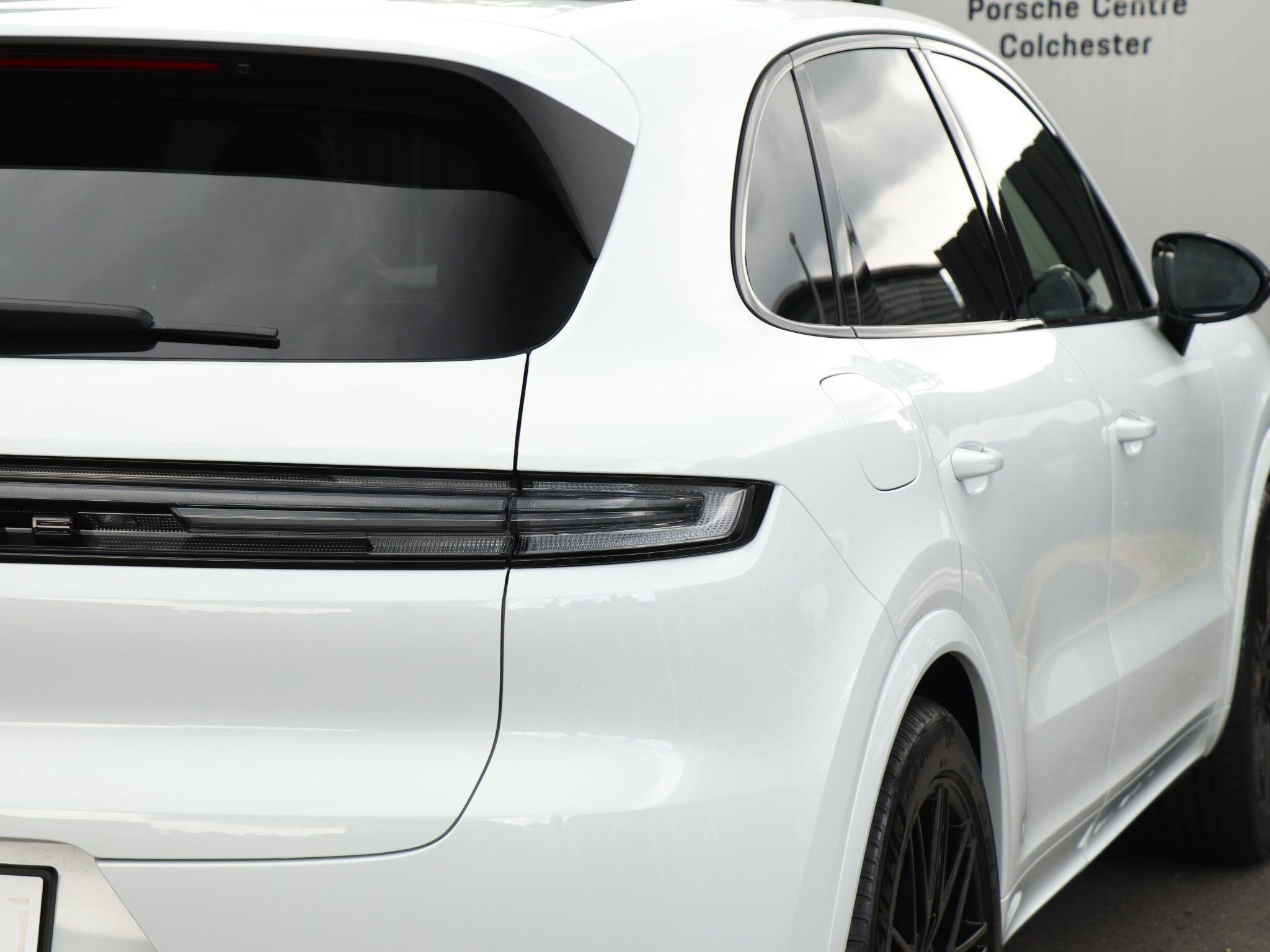 Porsche Cayenne view 31