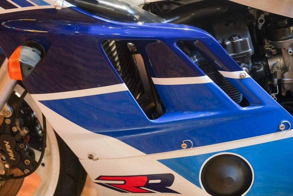 Suzuki GSX-R750 view 20