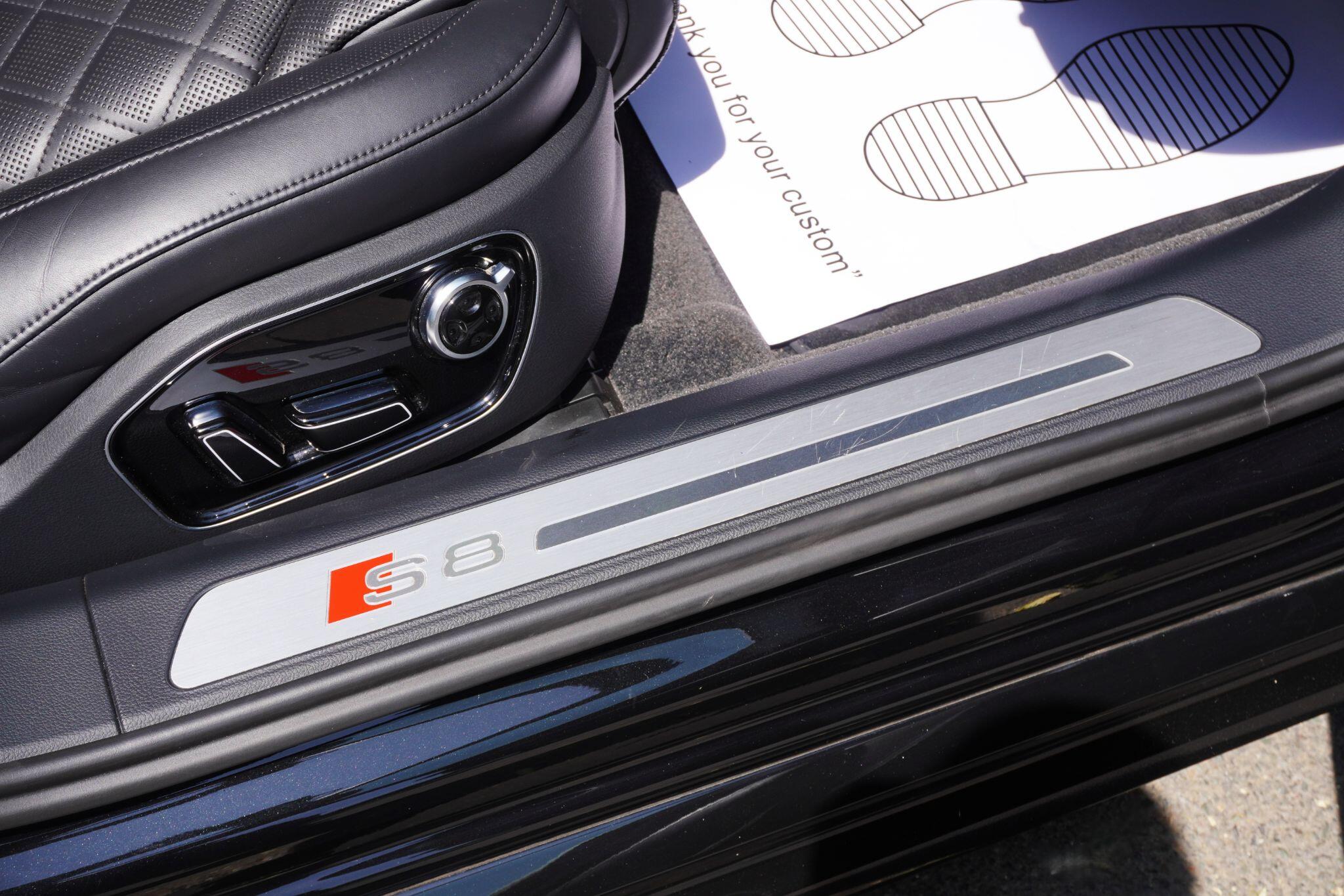 Audi S8 view 21