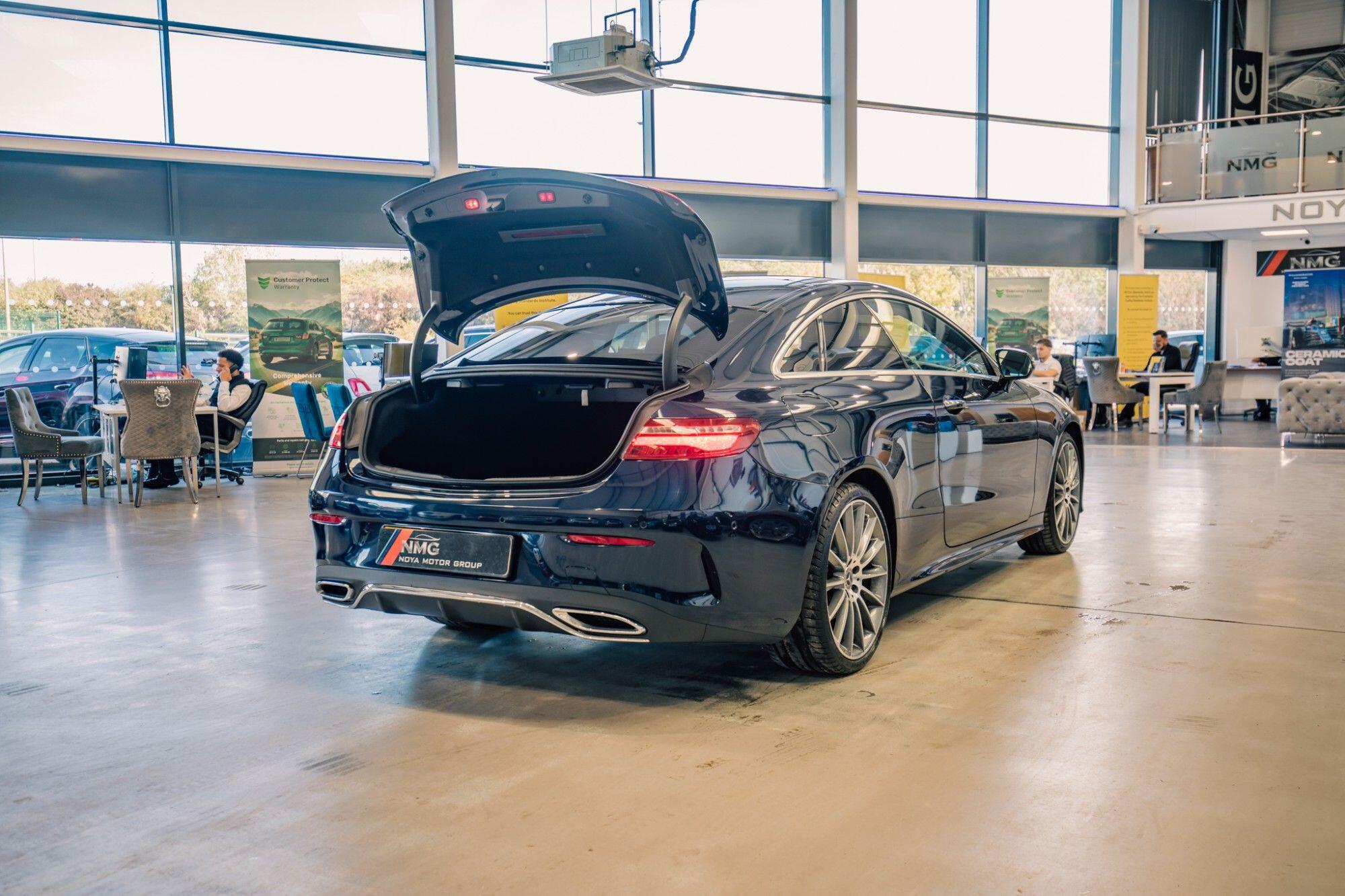 Mercedes-Benz E-Class view 32