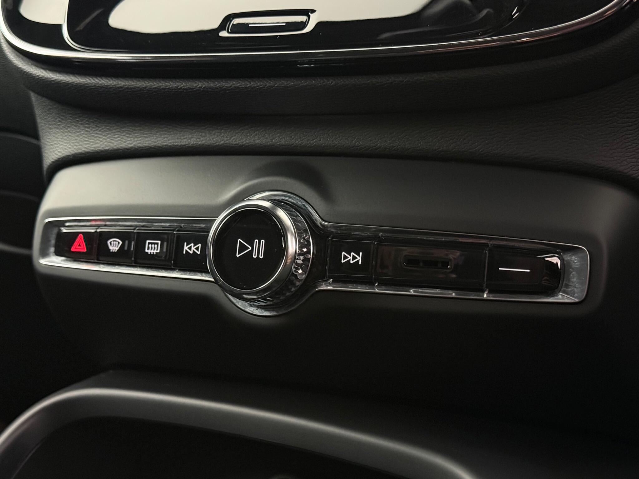 Volvo XC40 view 25