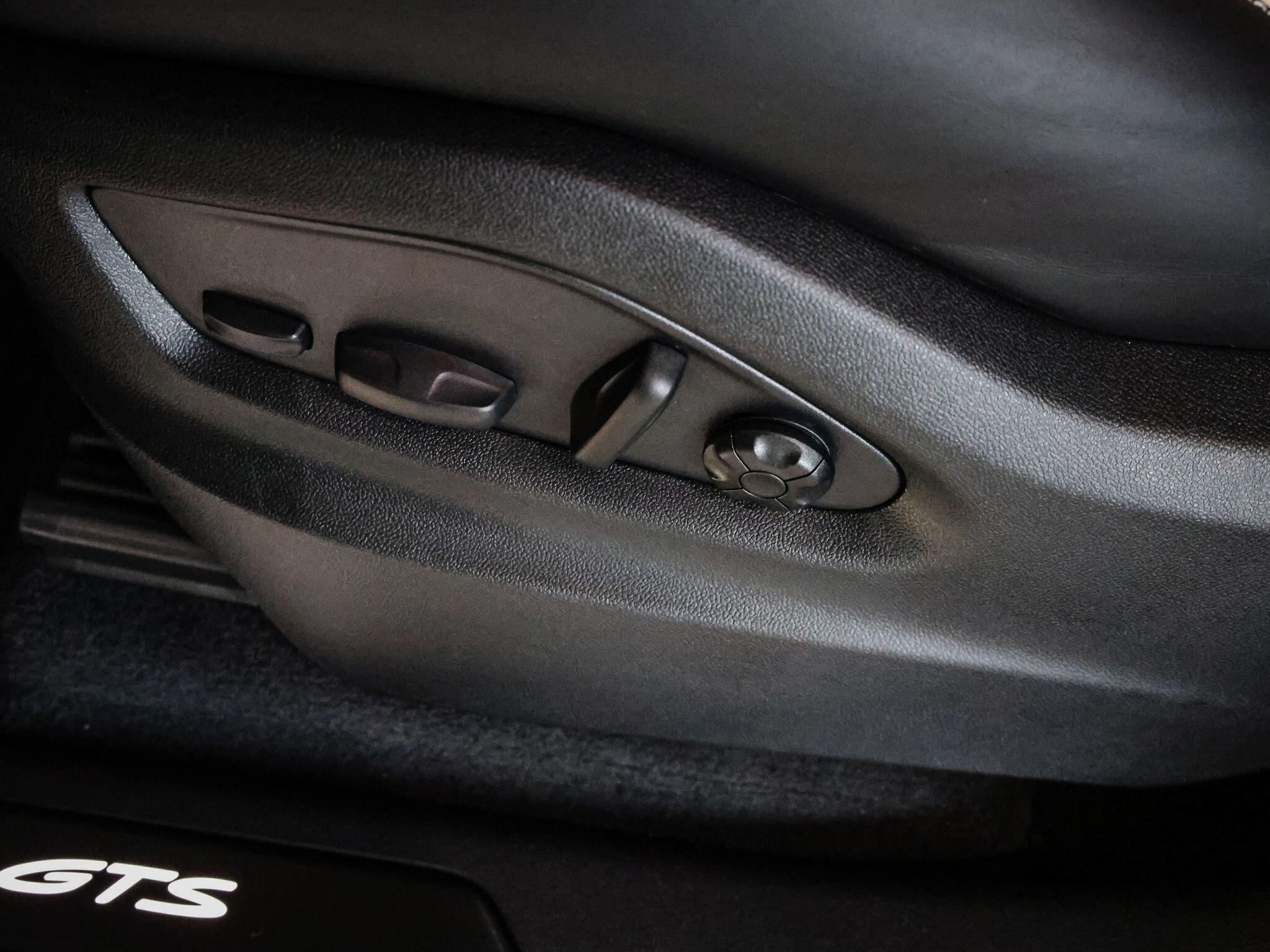 Porsche Cayenne view 27