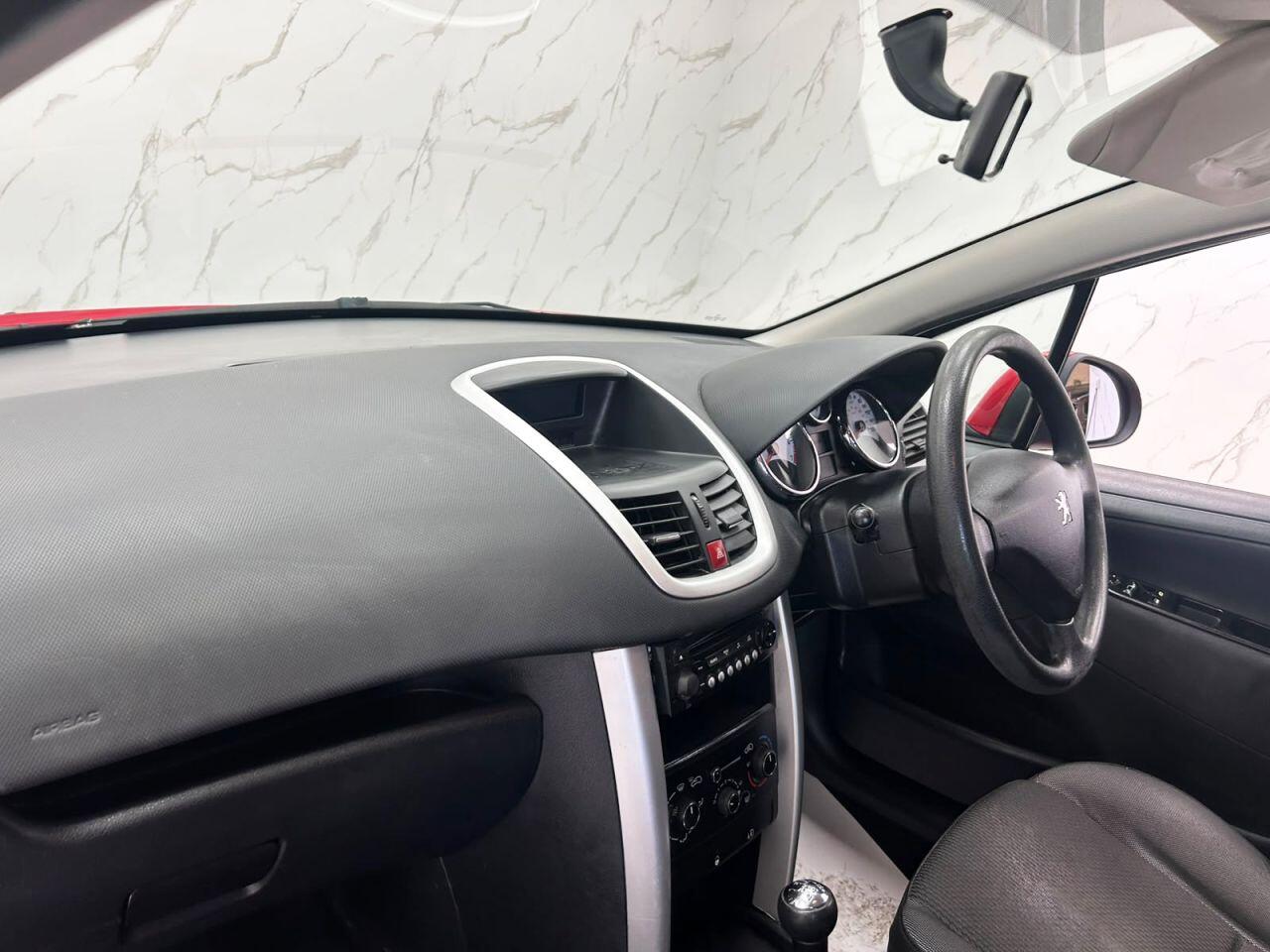 Peugeot 207 view 14