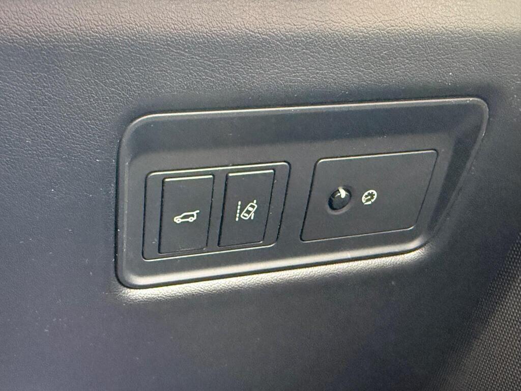 Land Rover Range Rover Sport view 32