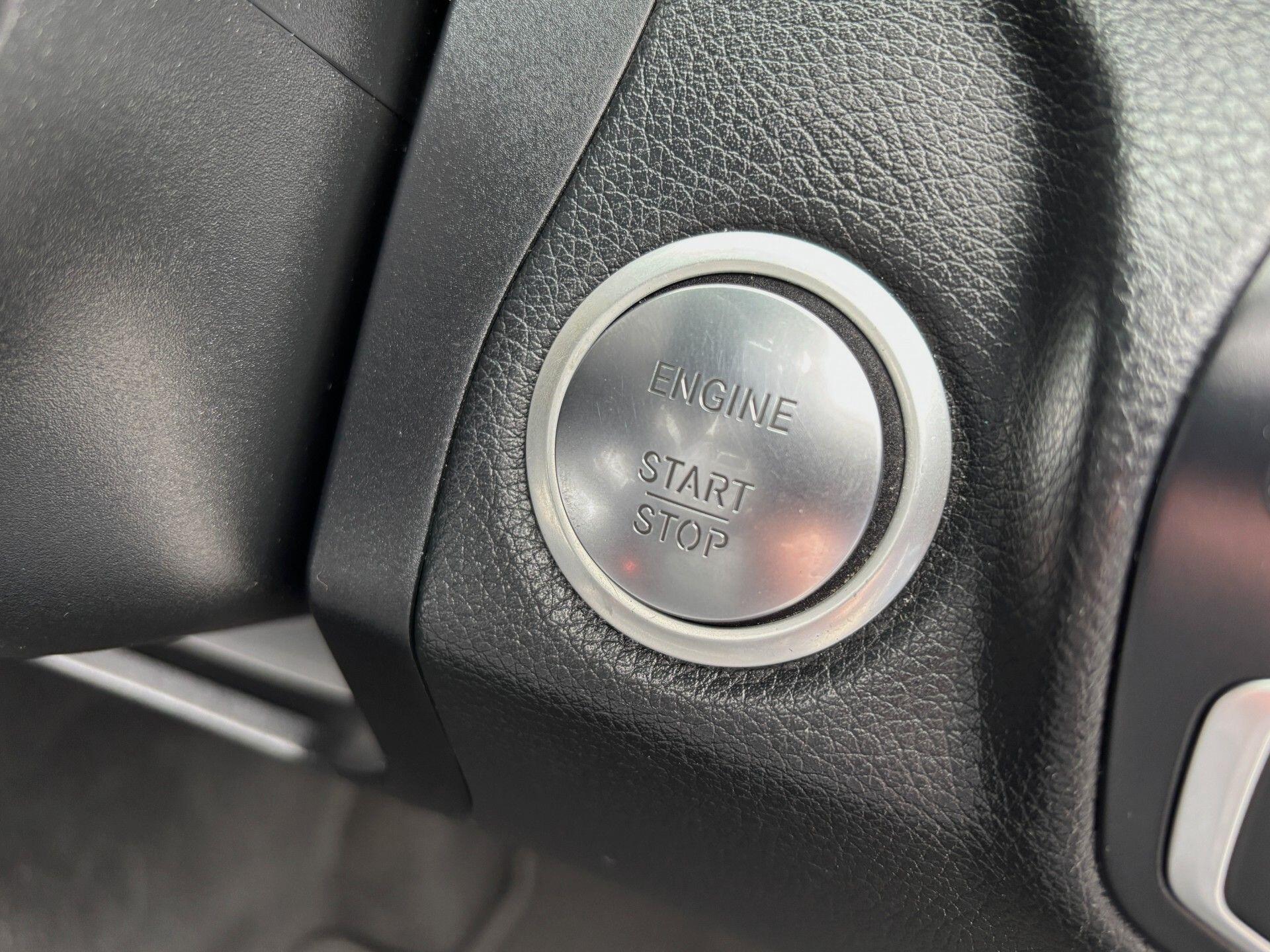 Mercedes-Benz C-Class view 36