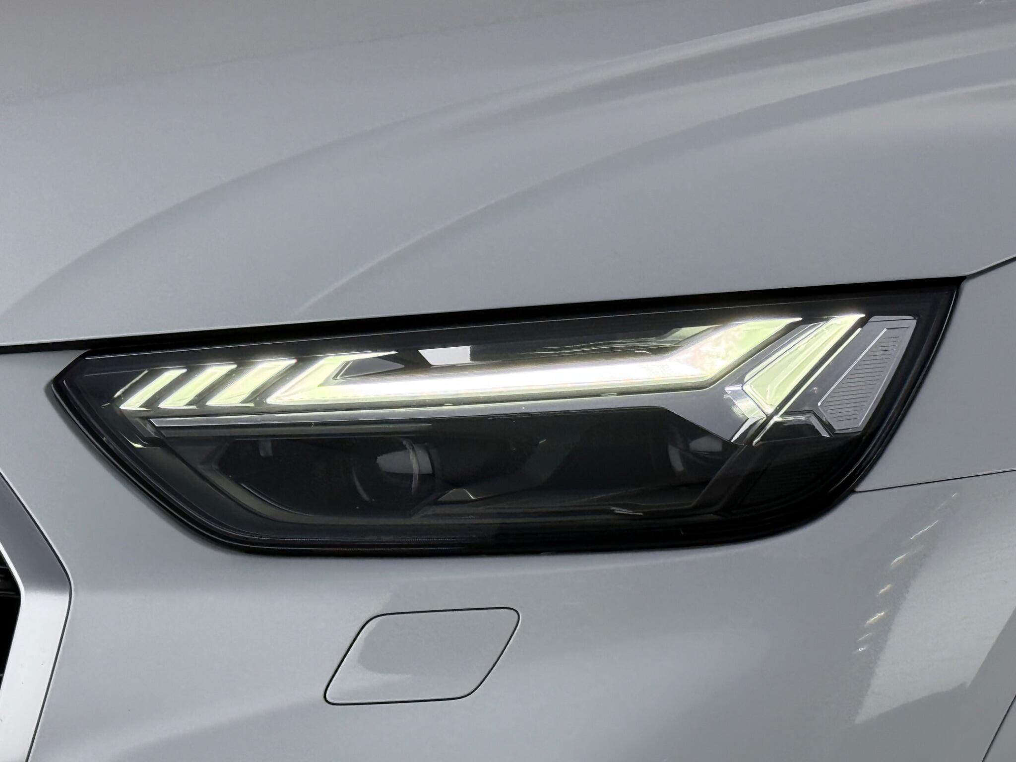 Audi Q5 view 32