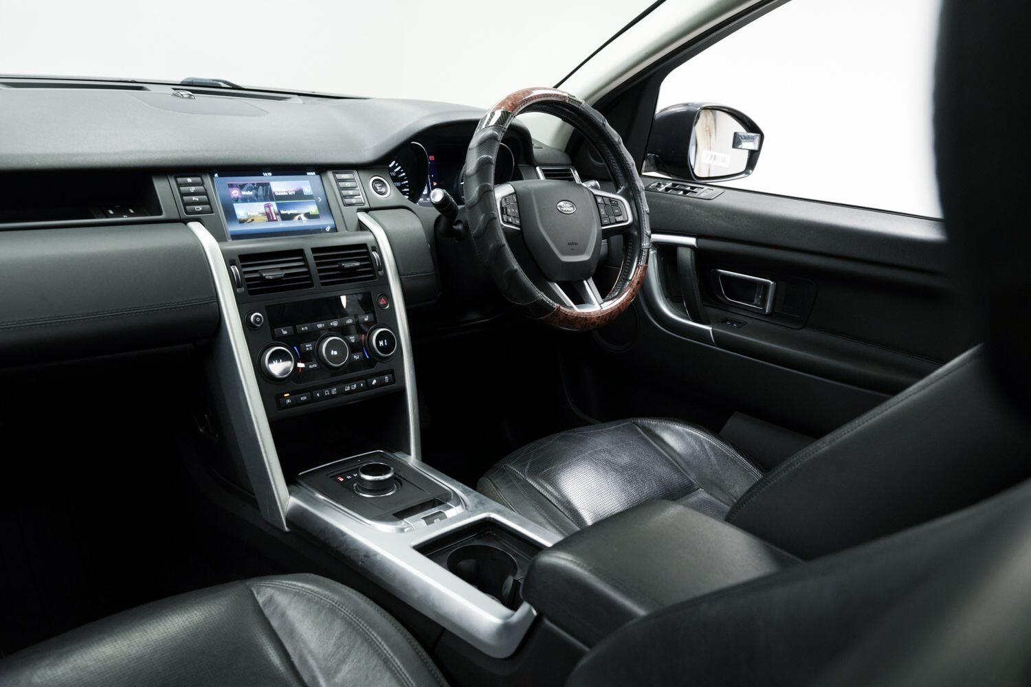 Land Rover Discovery Sport view 20