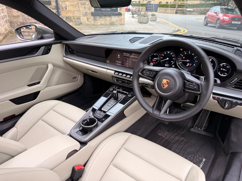 Porsche 911 view 40