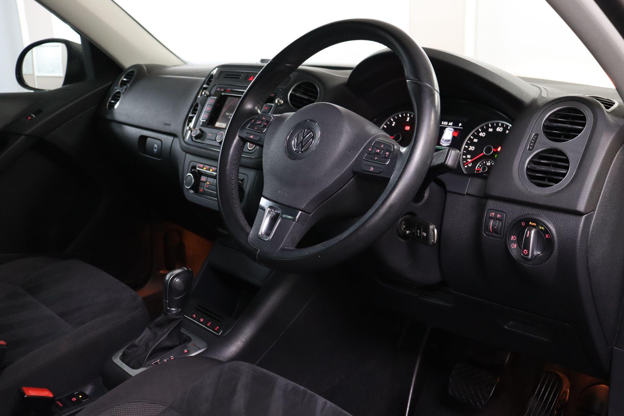 Volkswagen Tiguan view 5