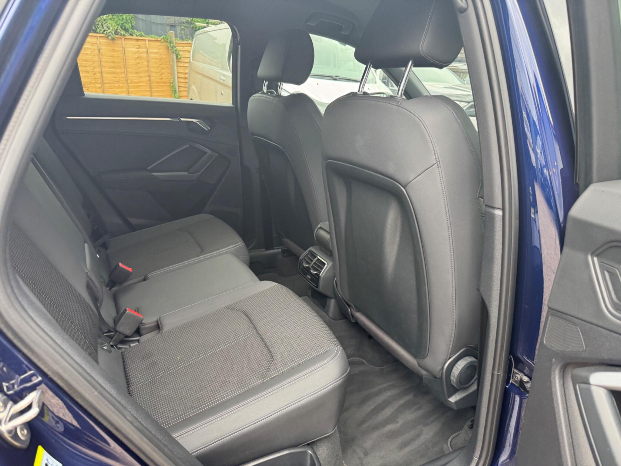 Audi Q3 view 20