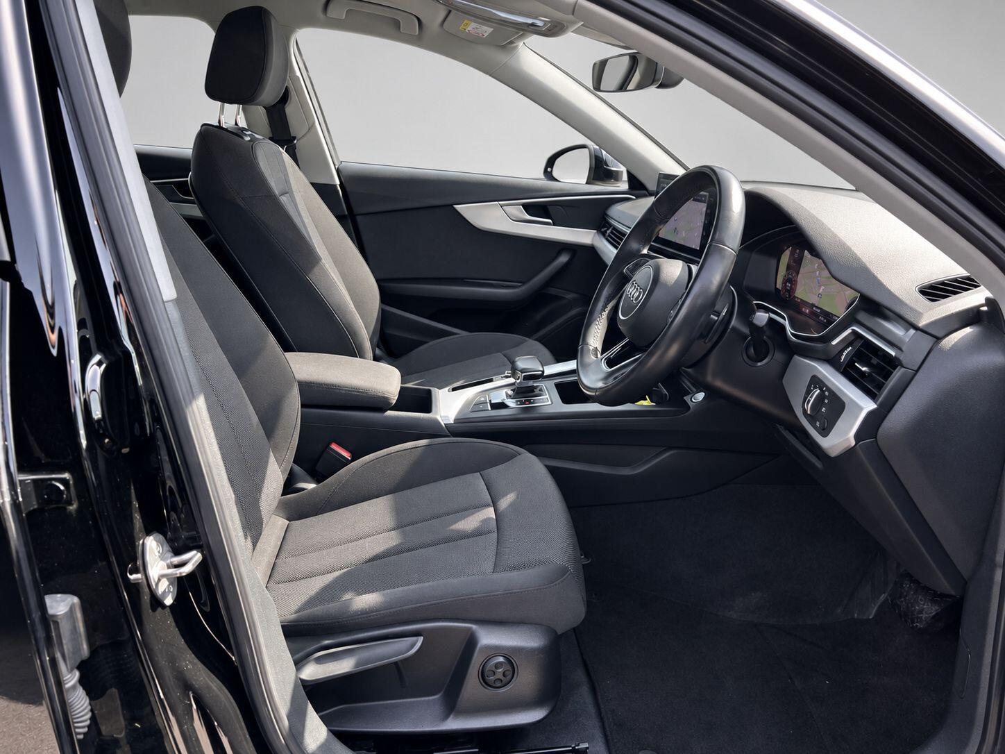 Audi A4 view 16