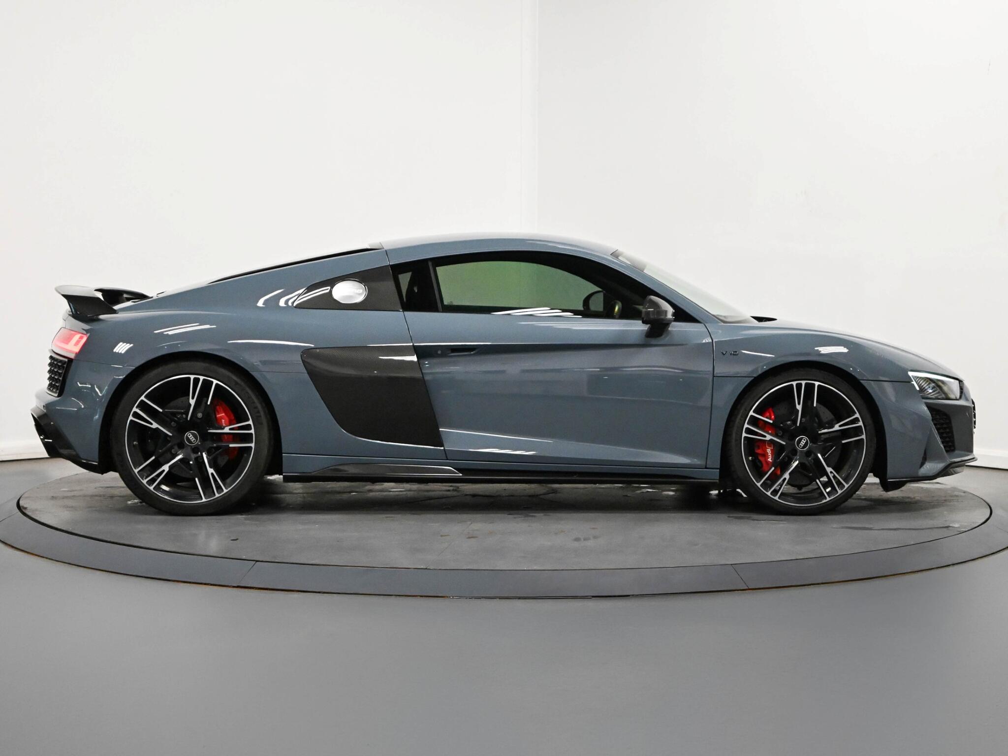 Audi R8 view 23
