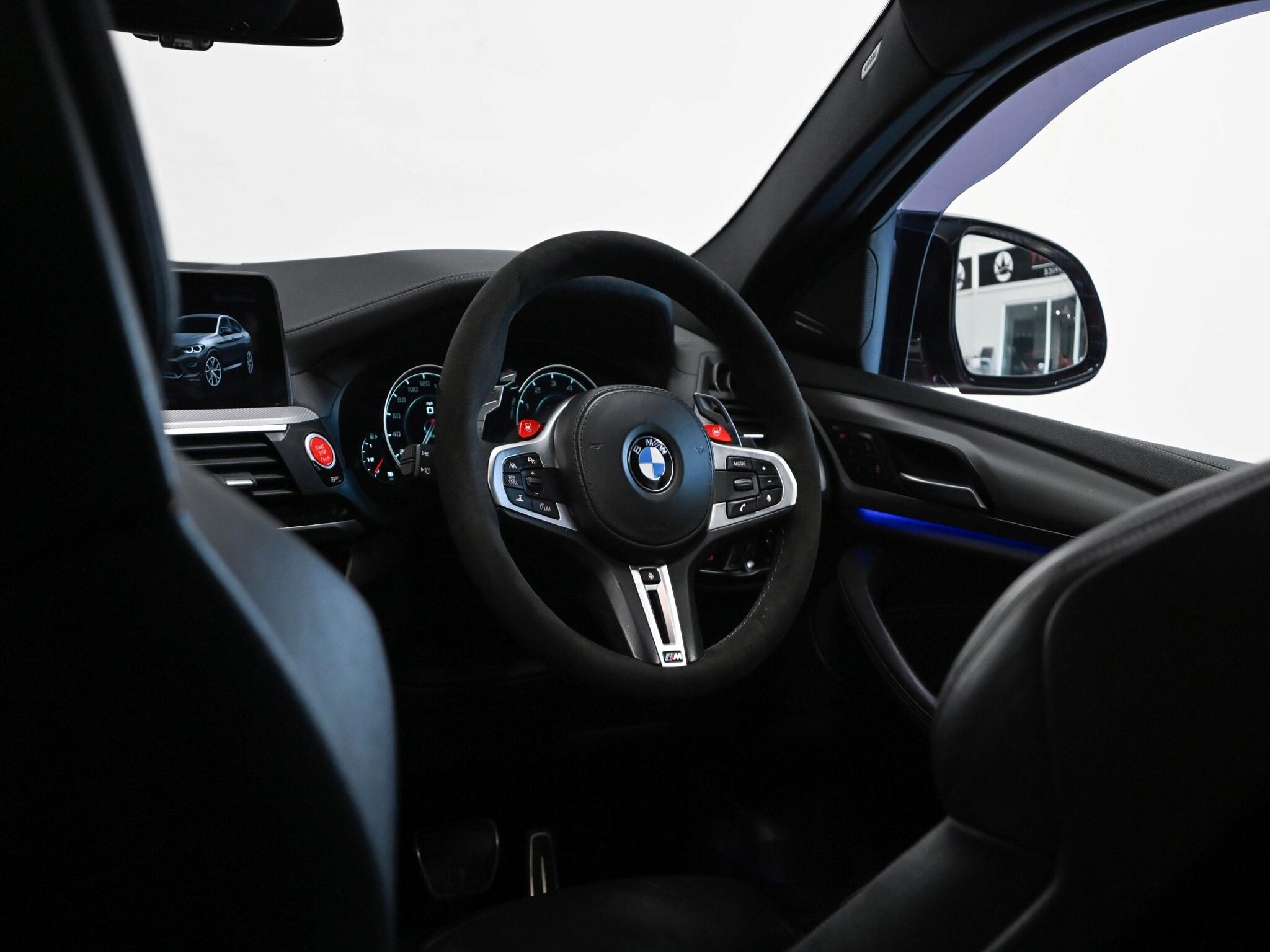 BMW X4 M view 17