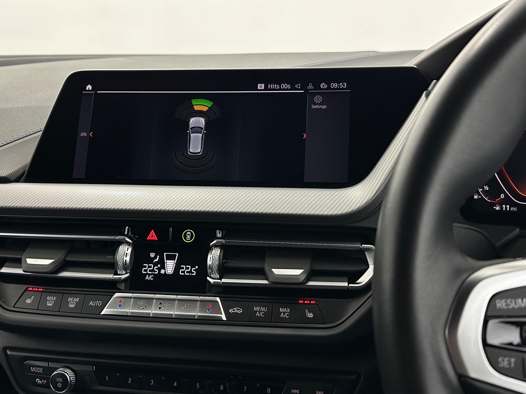 BMW 1 Series view 24