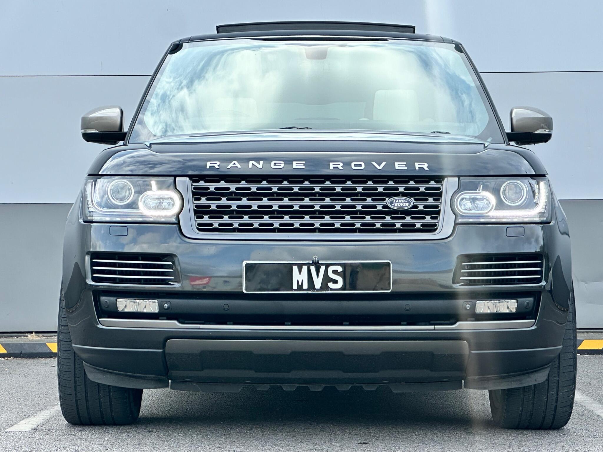 Land Rover Range Rover view 3