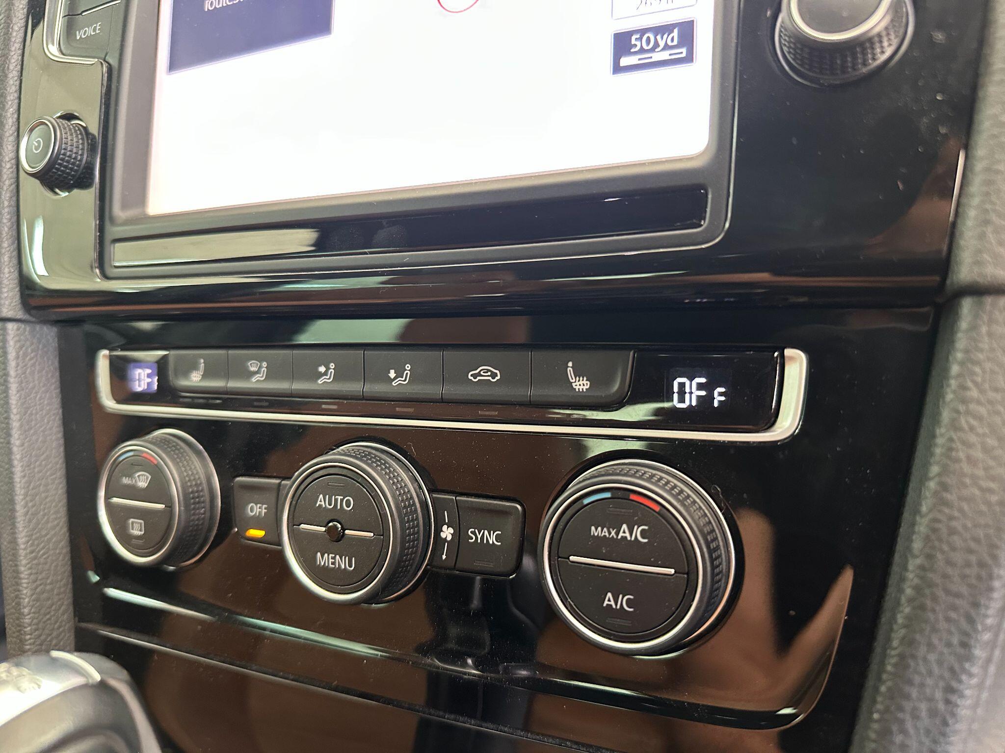 2015 Volkswagen Golf image 25