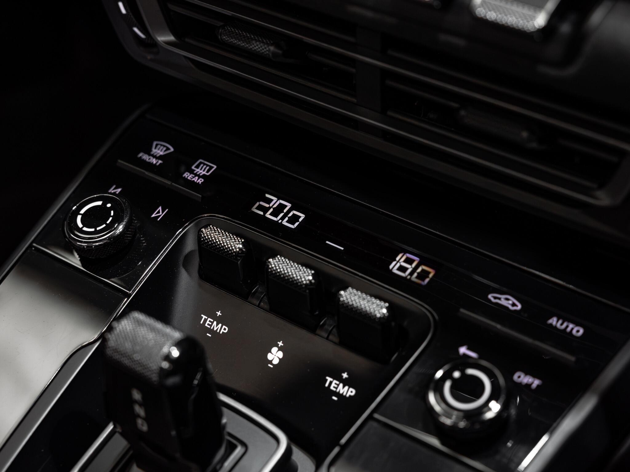 Porsche 911 view 23