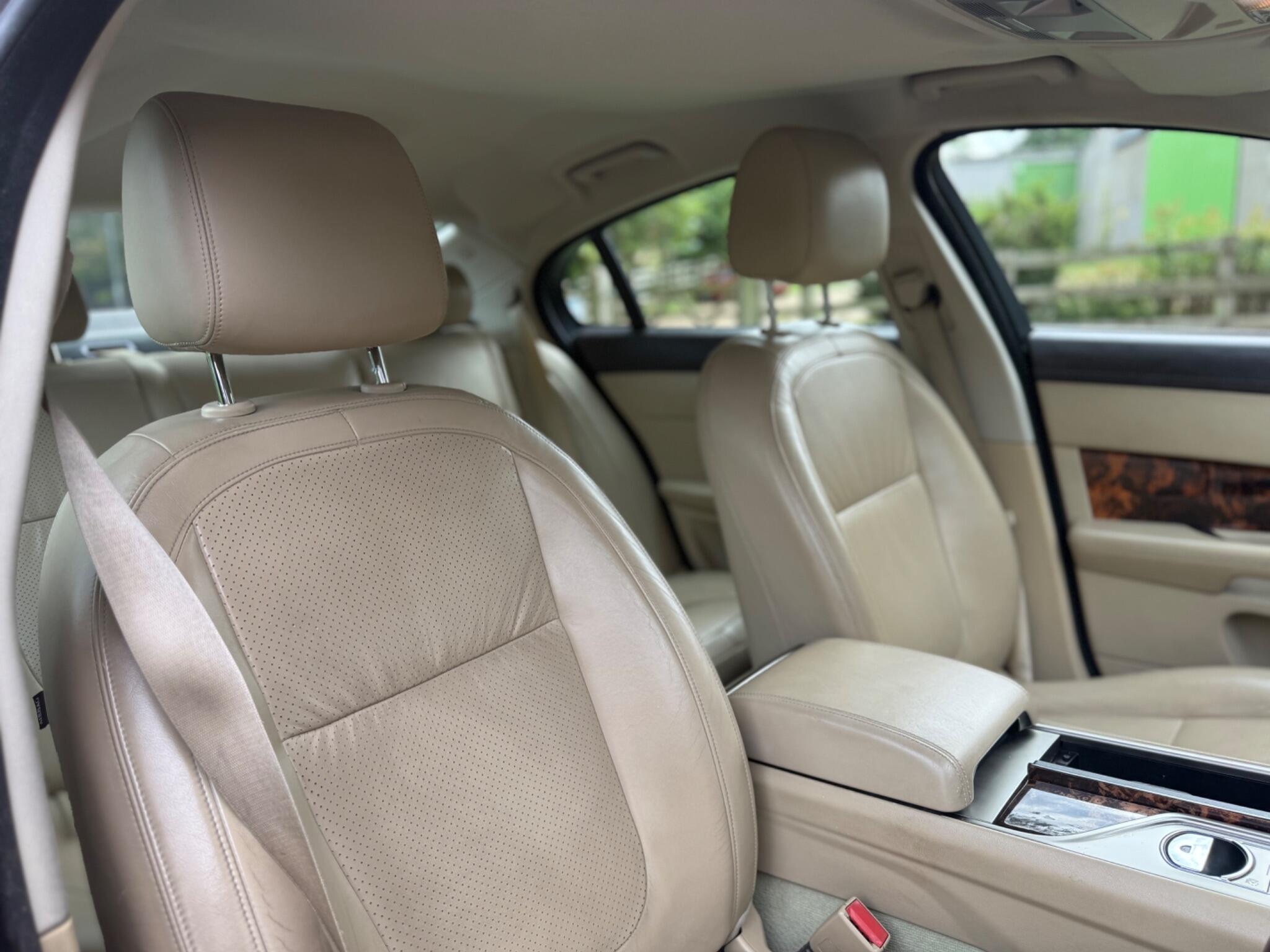 2008 Jaguar XF image 14