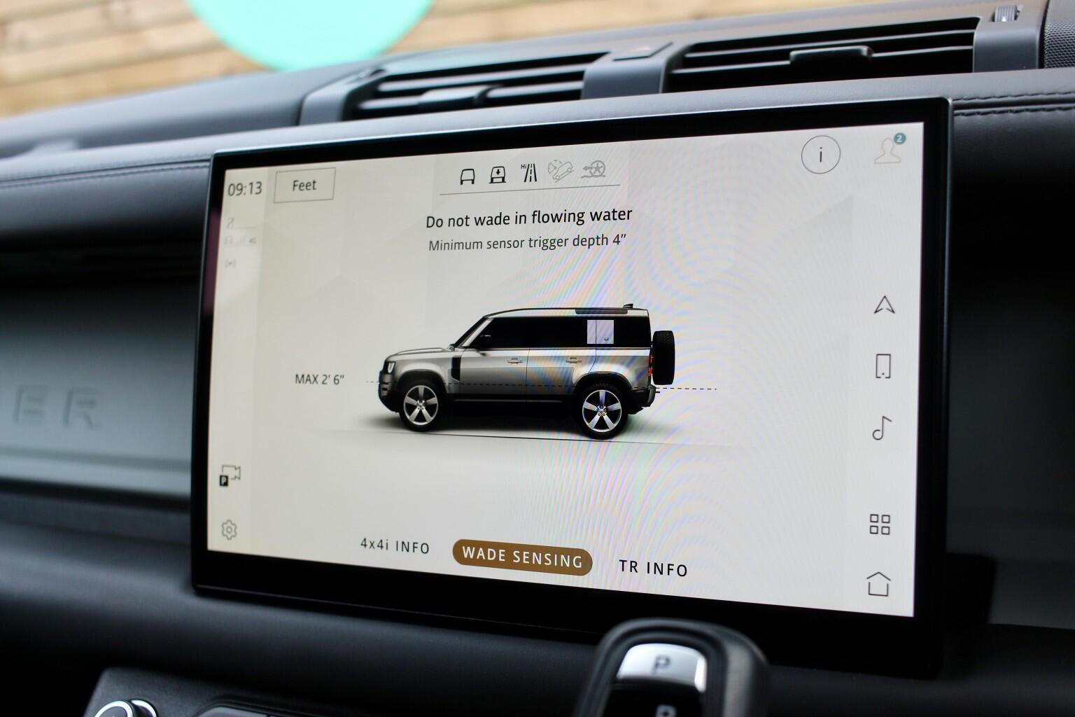 Land Rover Defender view 33